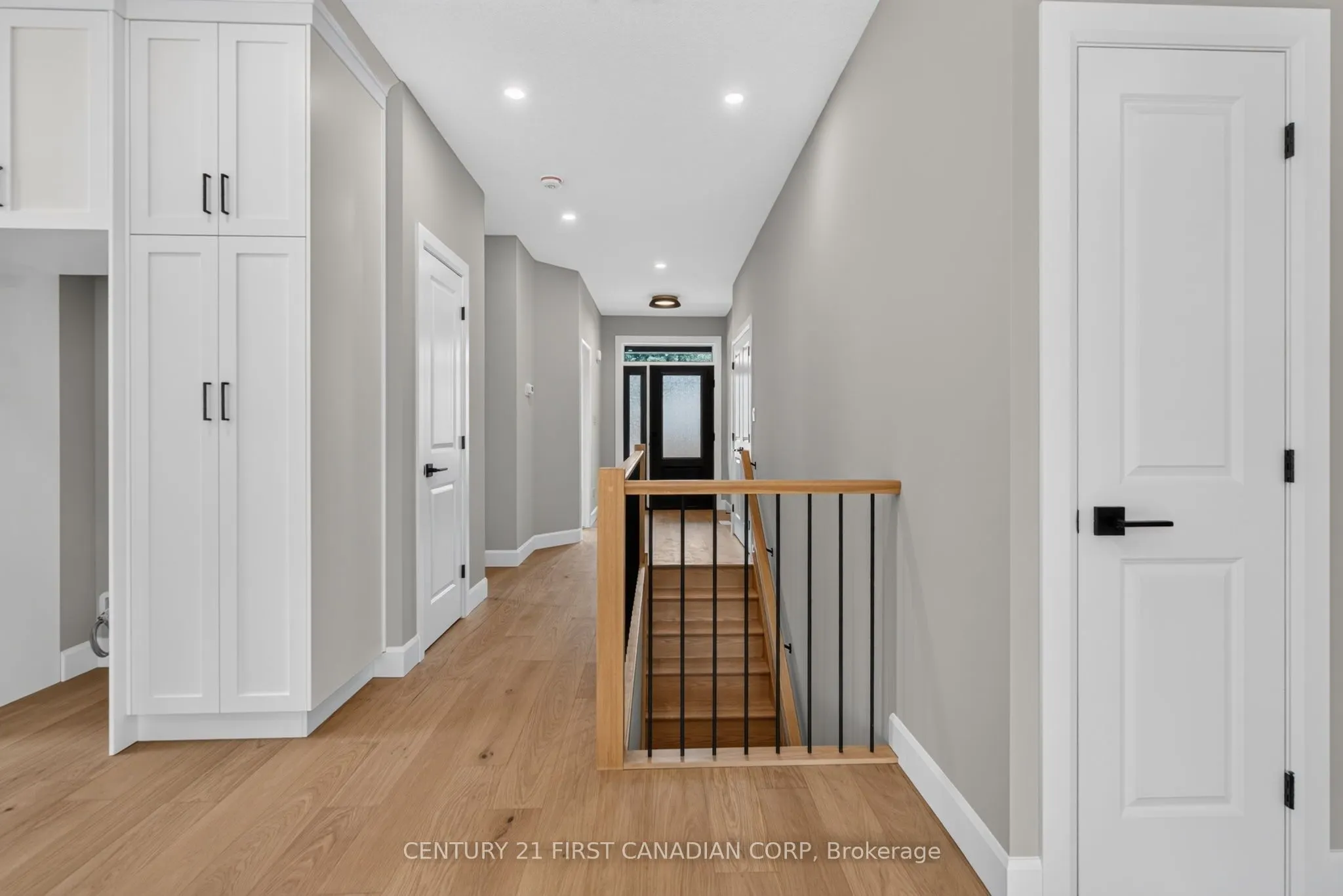 430 Head Street N #4