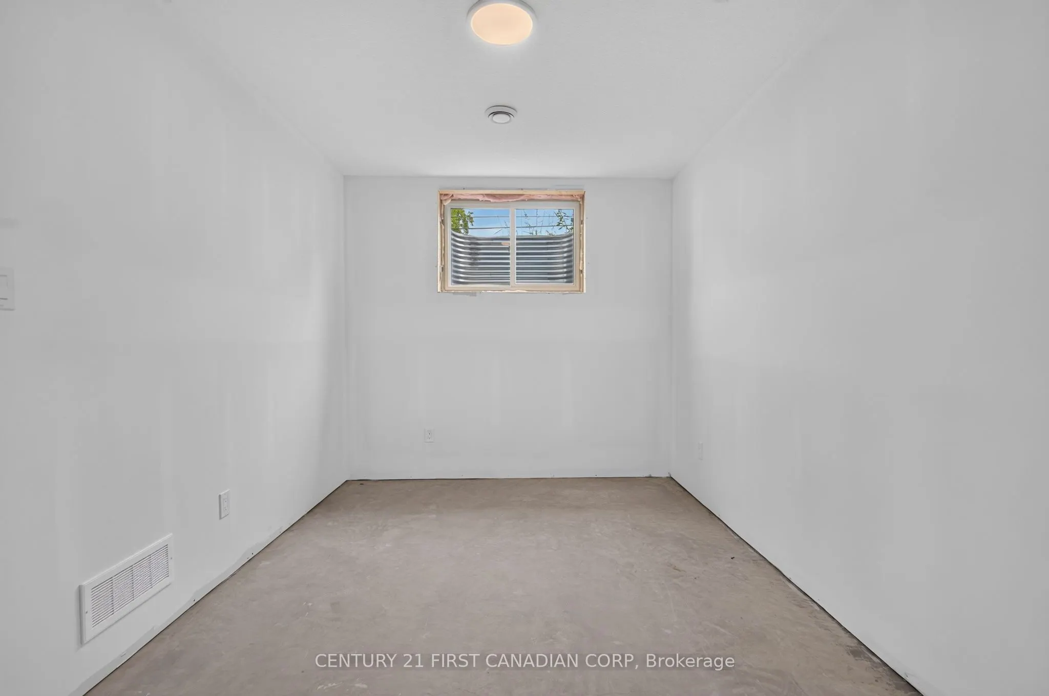 430 Head Street N #4