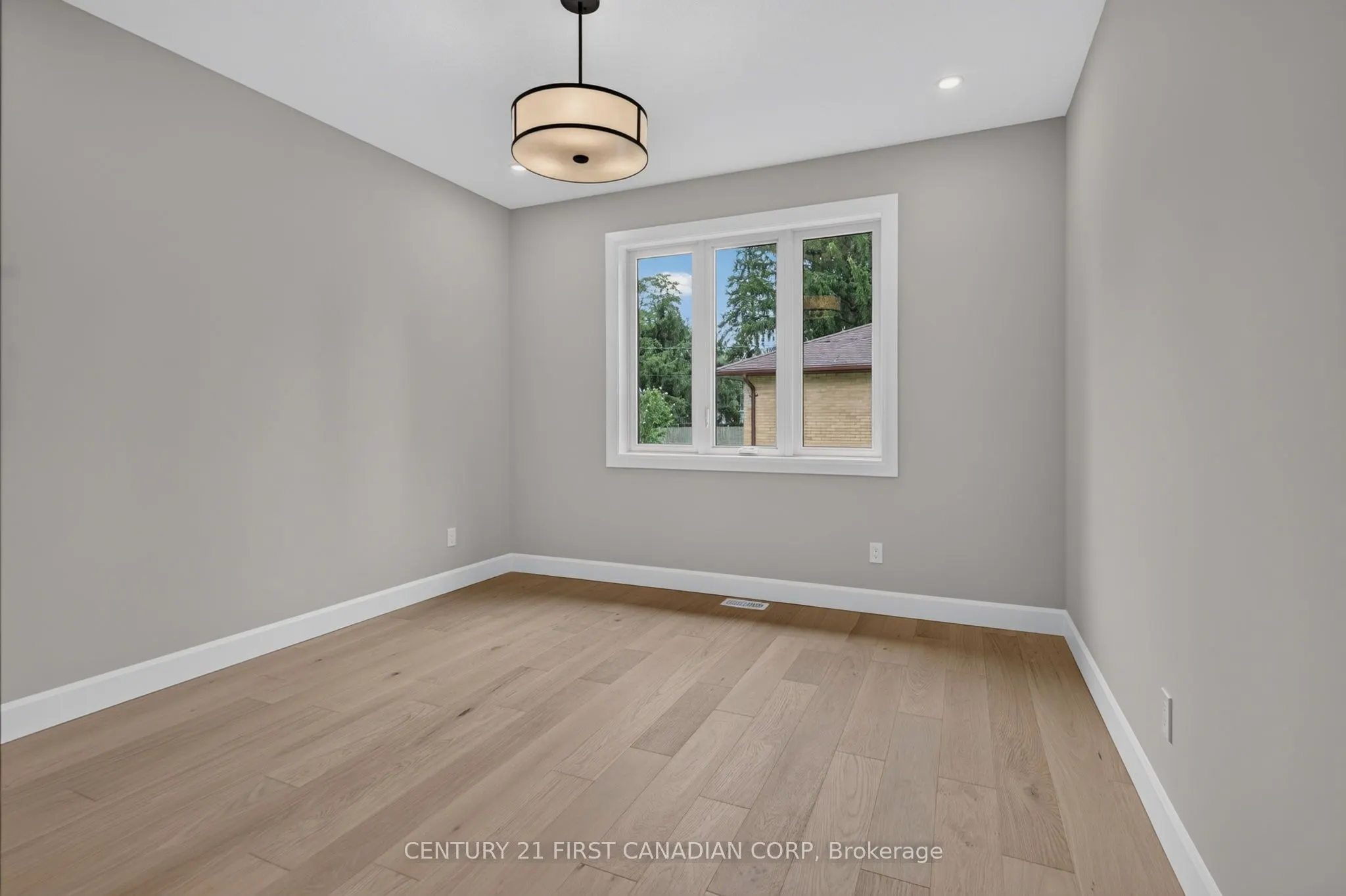 430 Head Street N #4