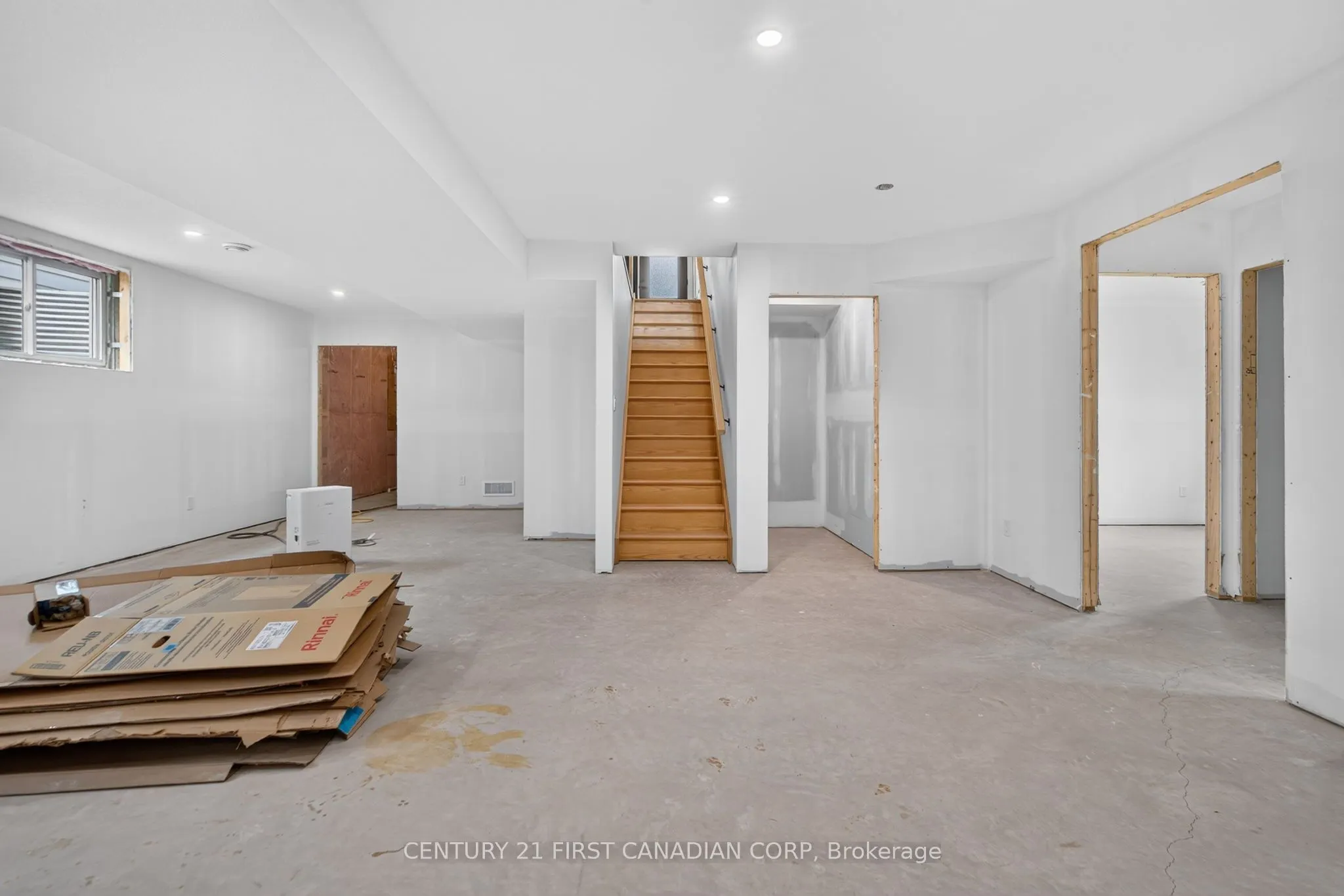 430 Head Street N #4