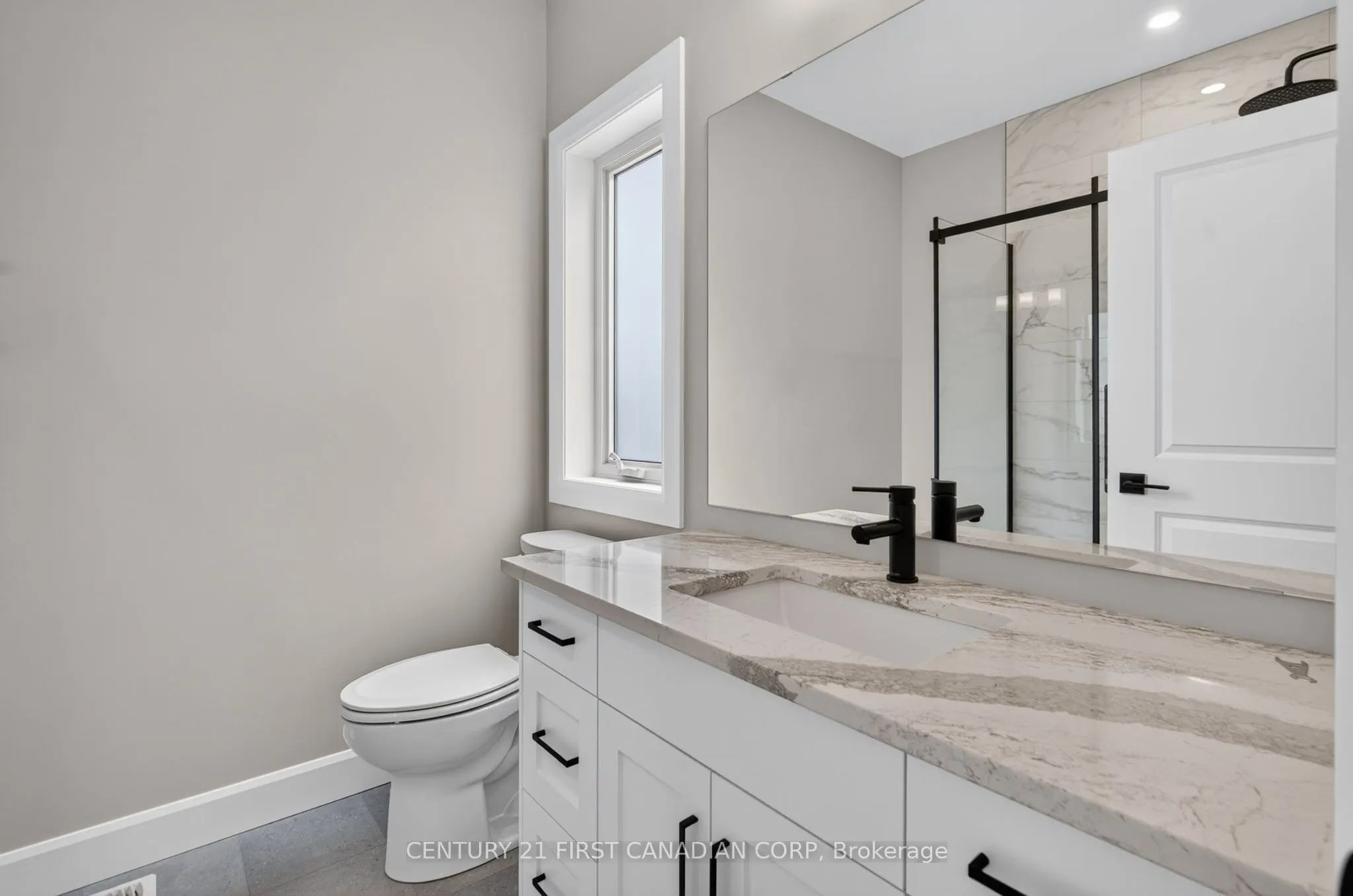 430 Head Street N #4