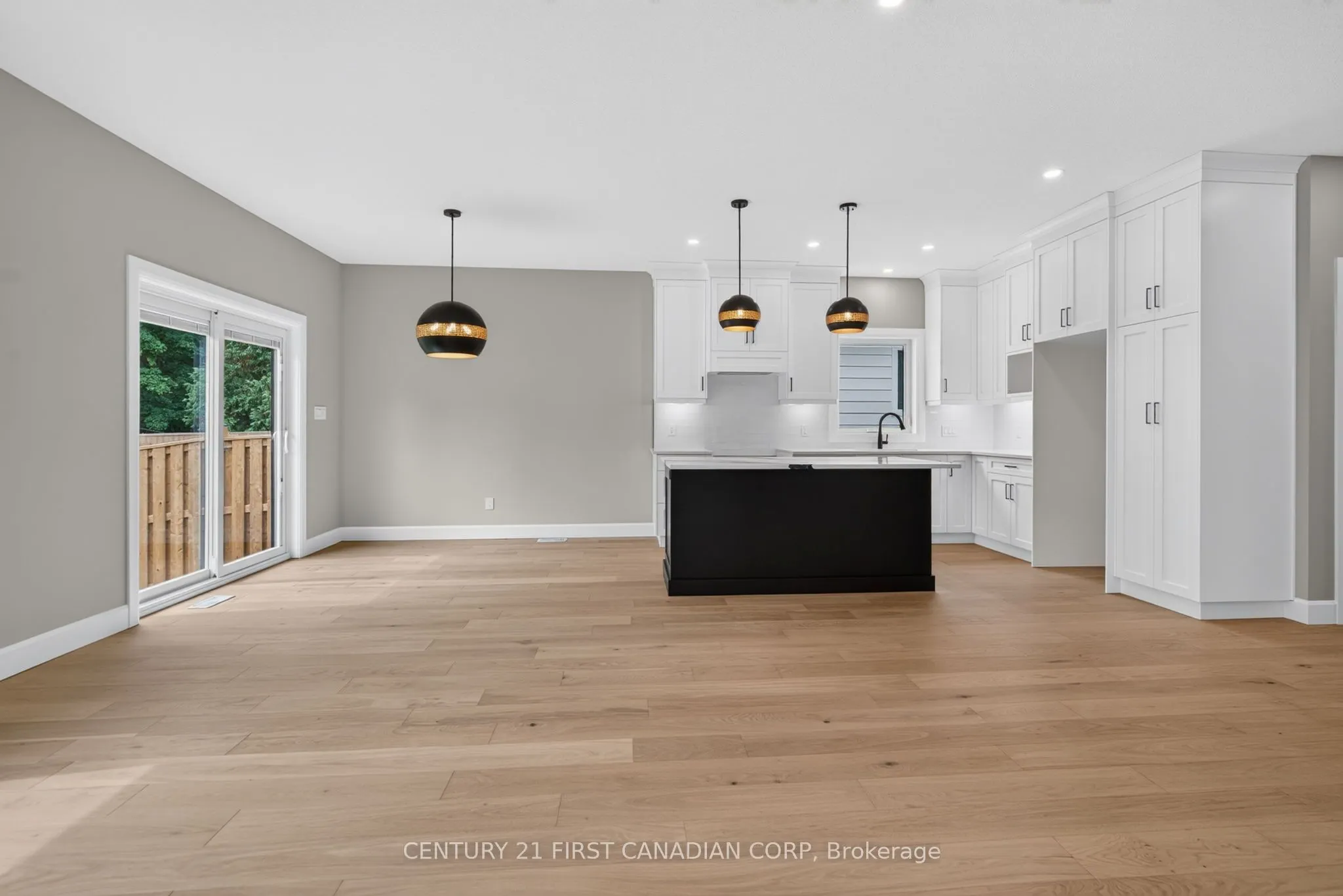 430 Head Street N #4