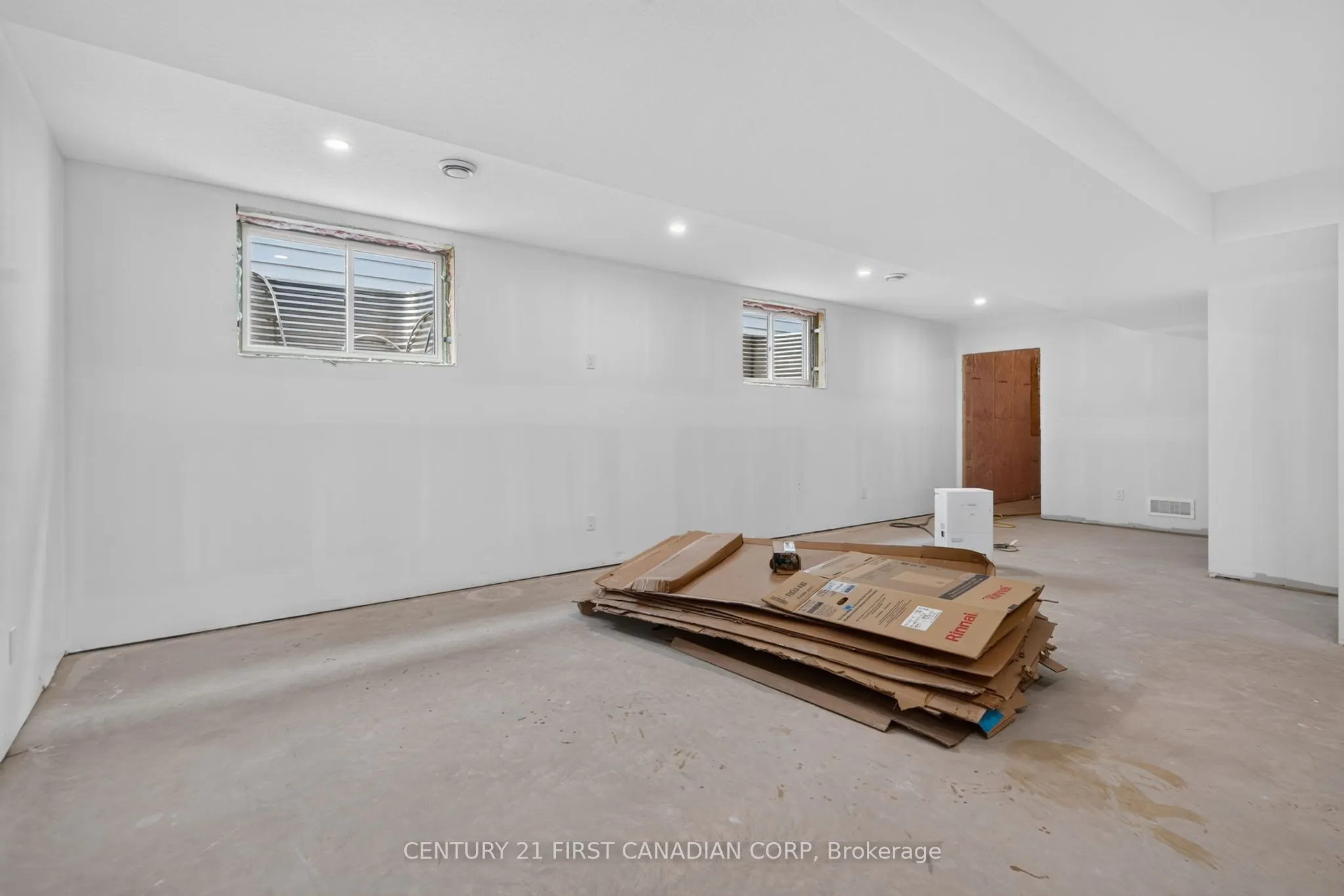 430 Head Street N #4