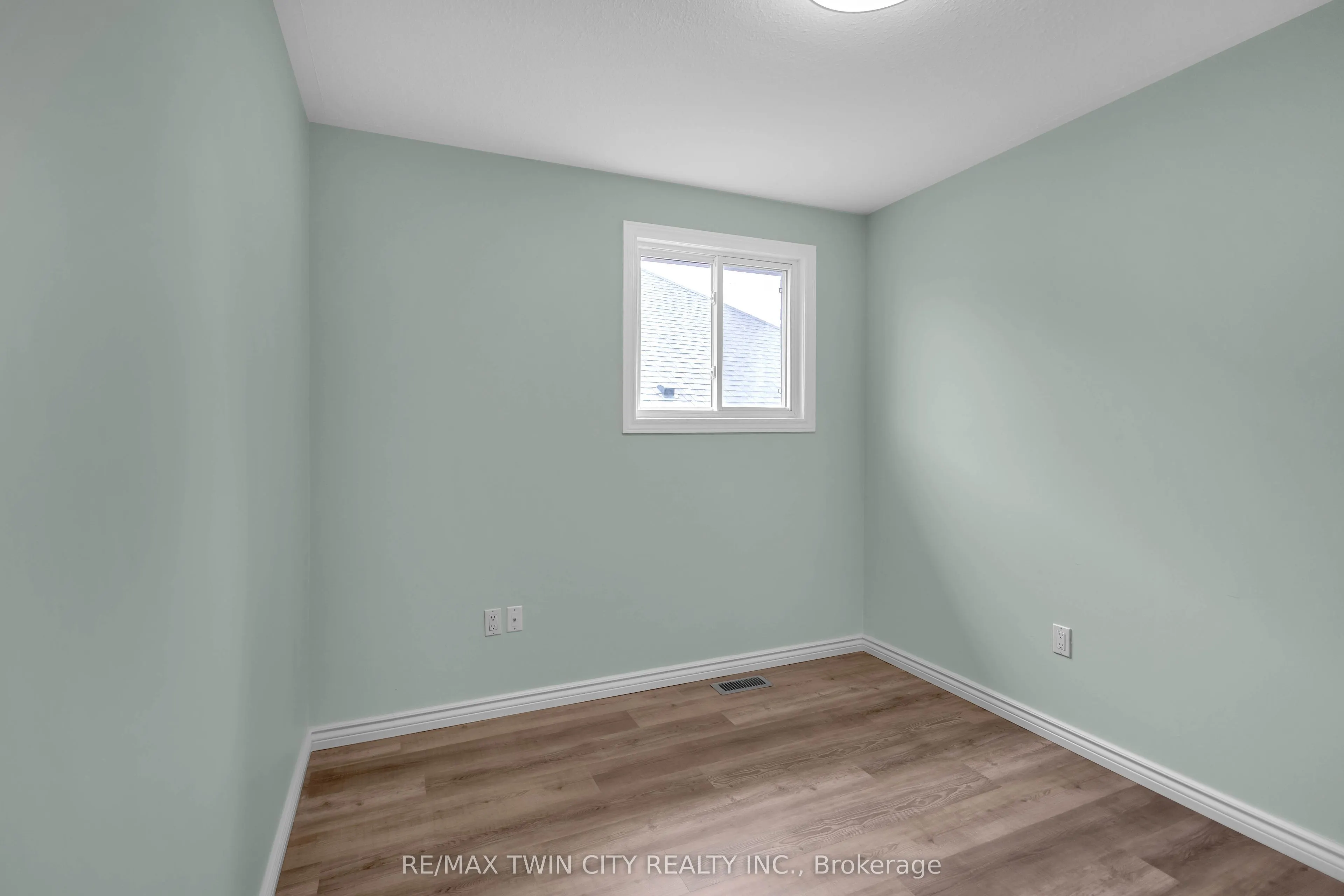 4 Dowden Avenue