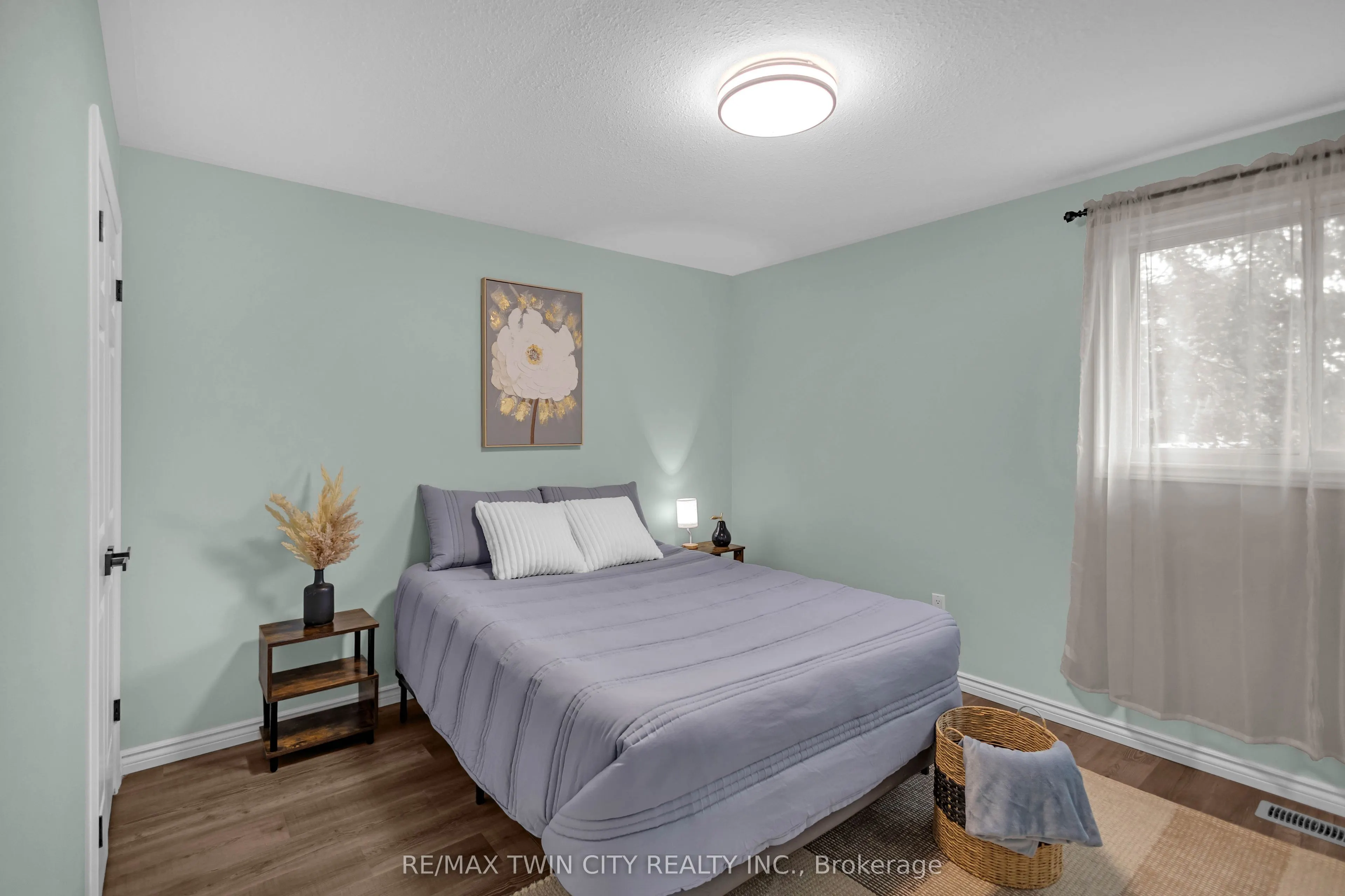 4 Dowden Avenue
