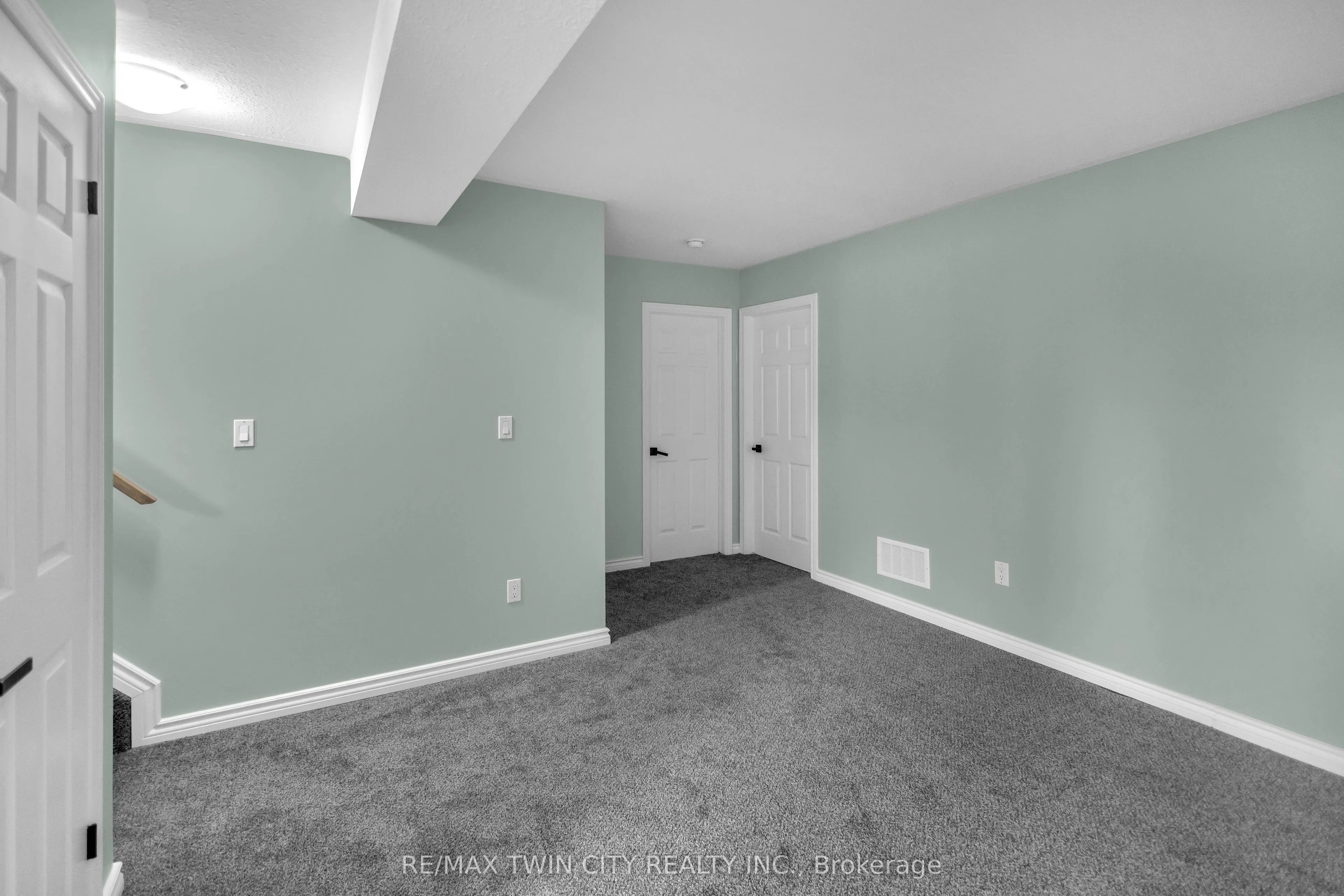 4 Dowden Avenue