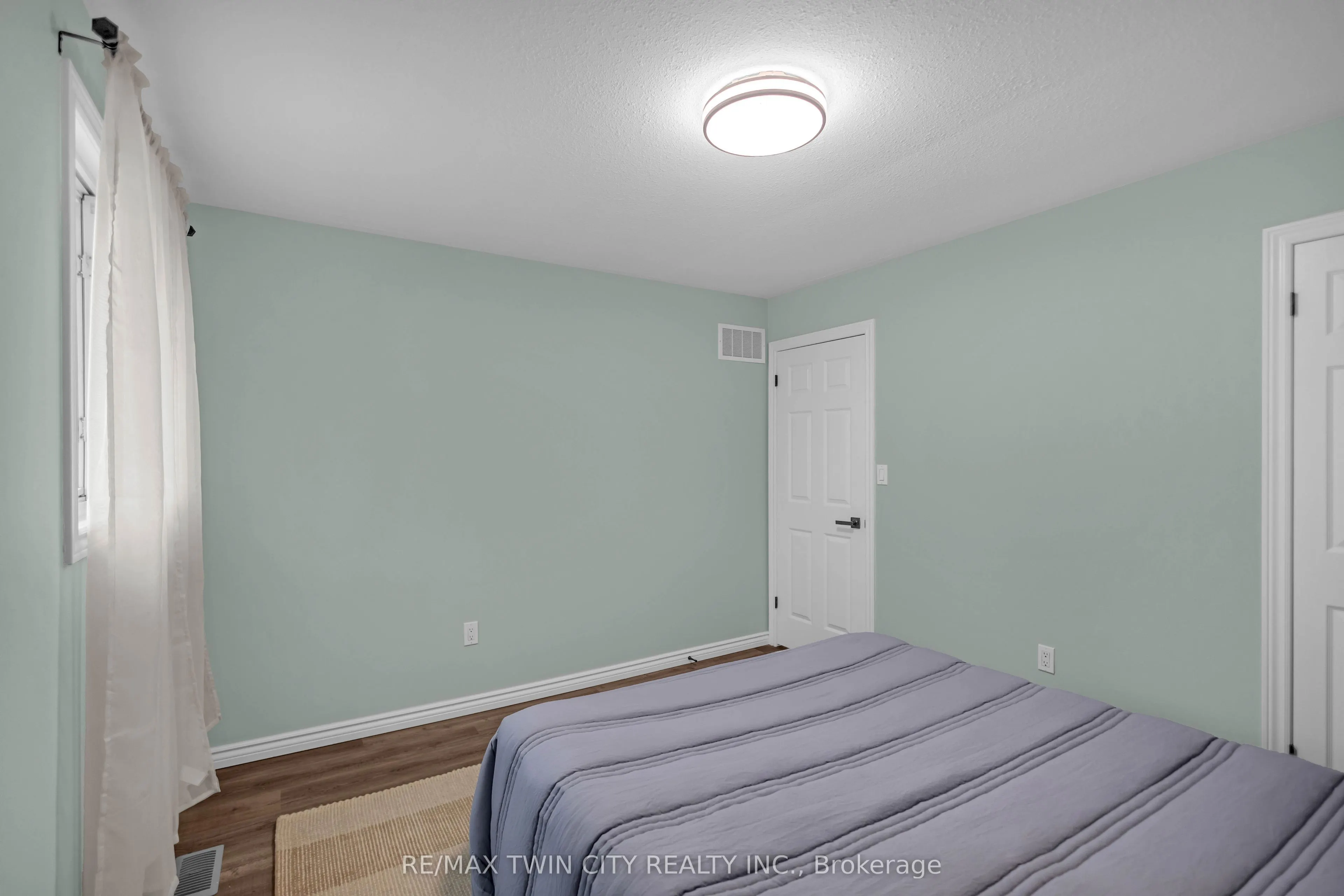 4 Dowden Avenue