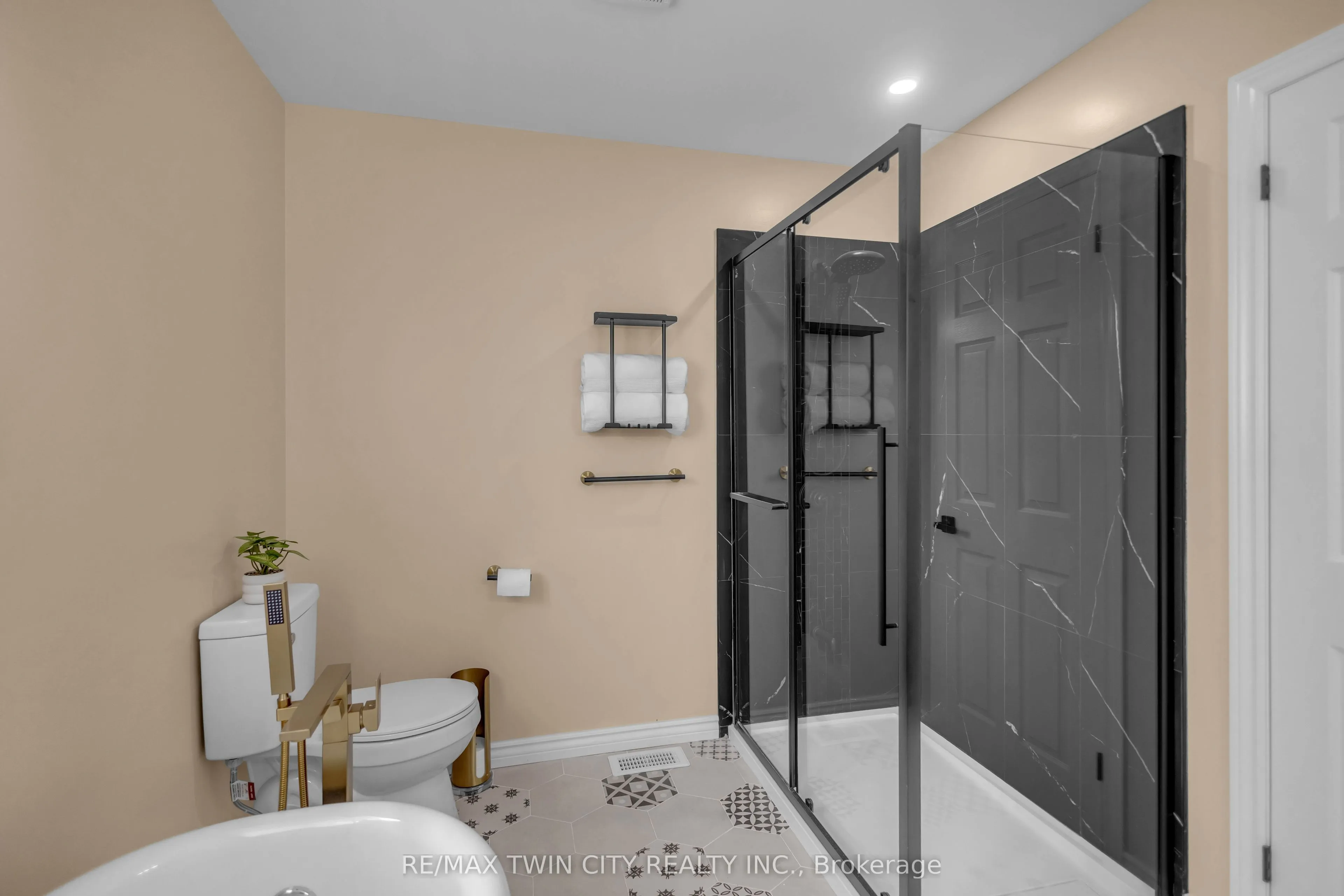 4 Dowden Avenue