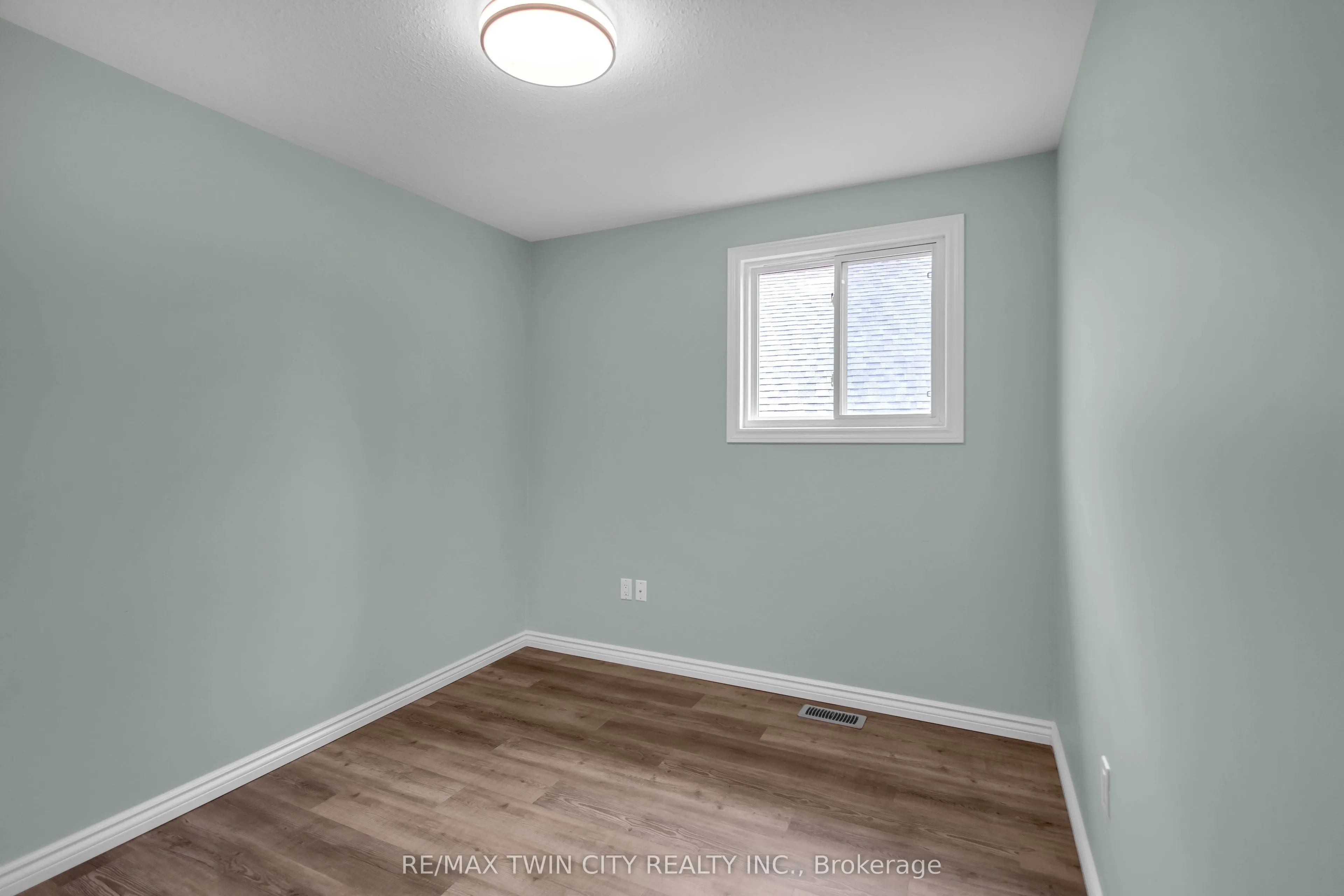 4 Dowden Avenue