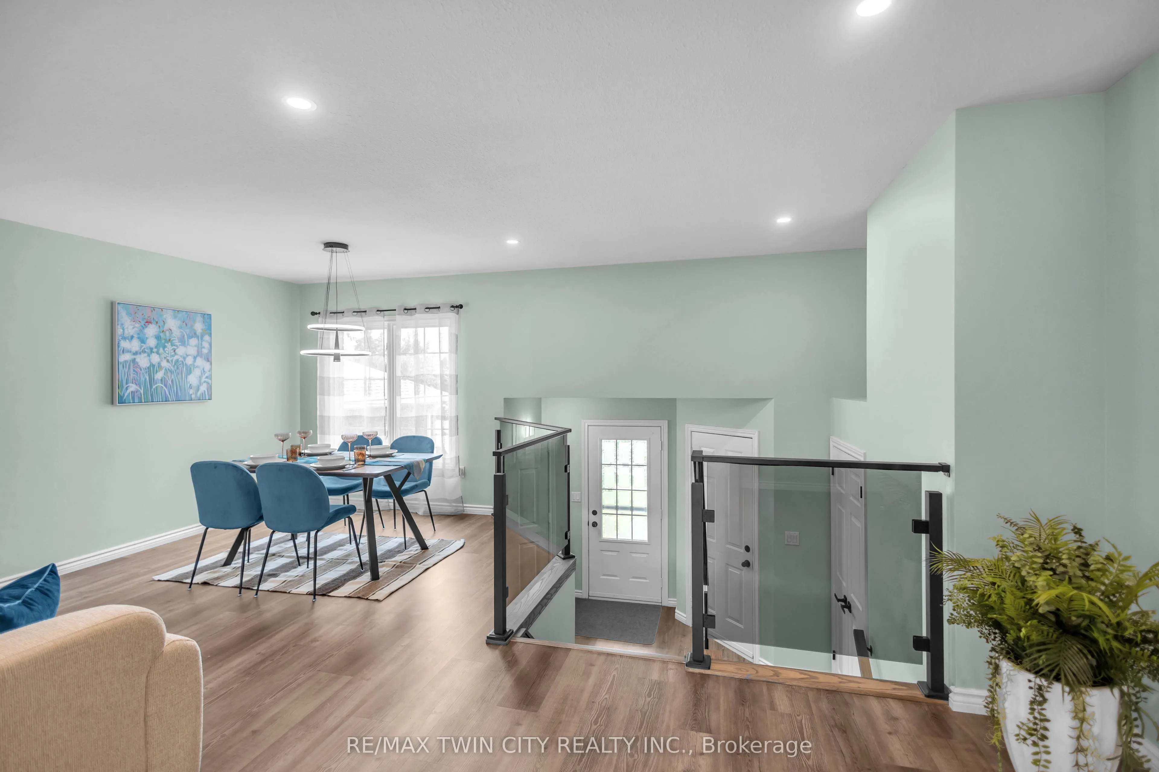 4 Dowden Avenue