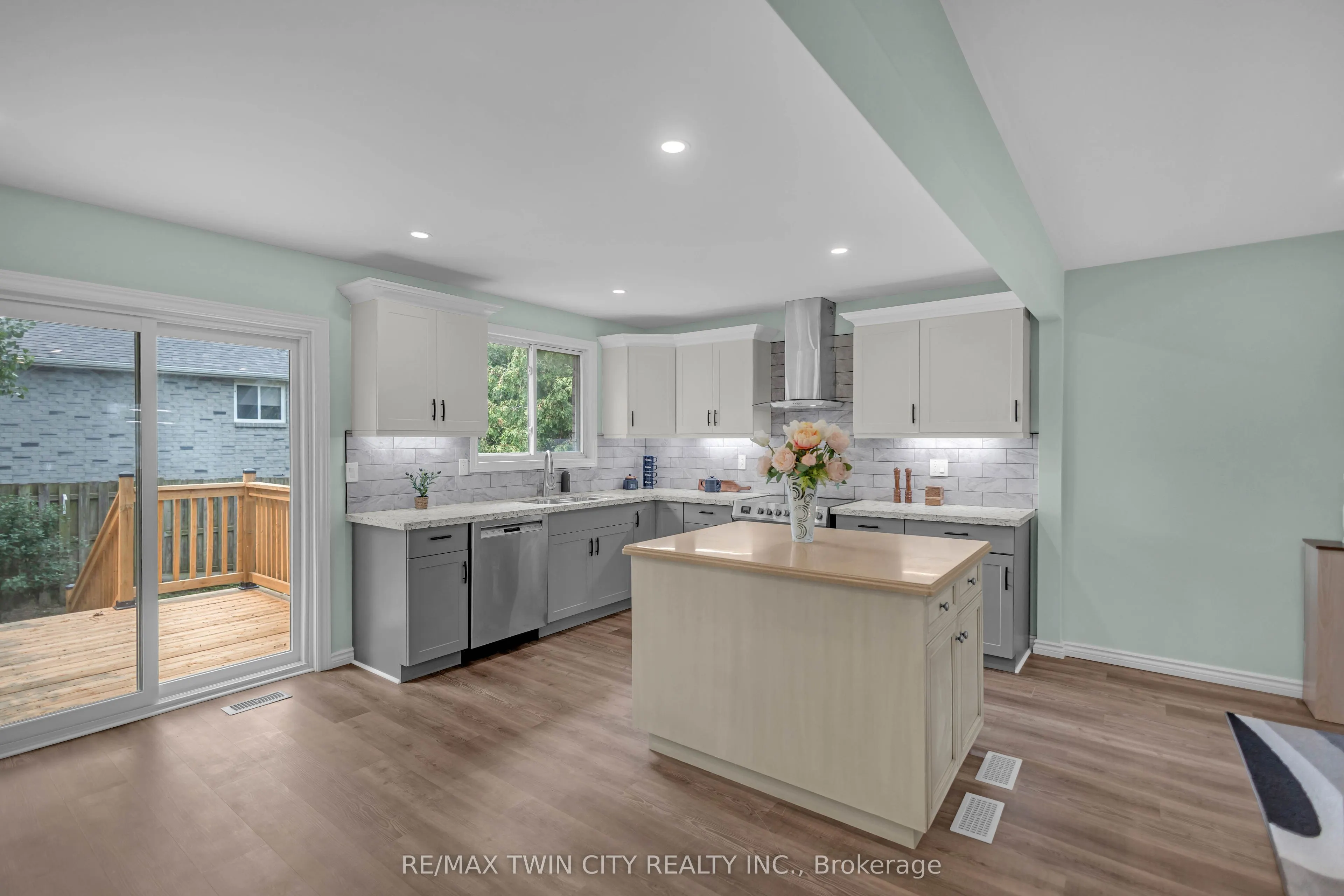 4 Dowden Avenue