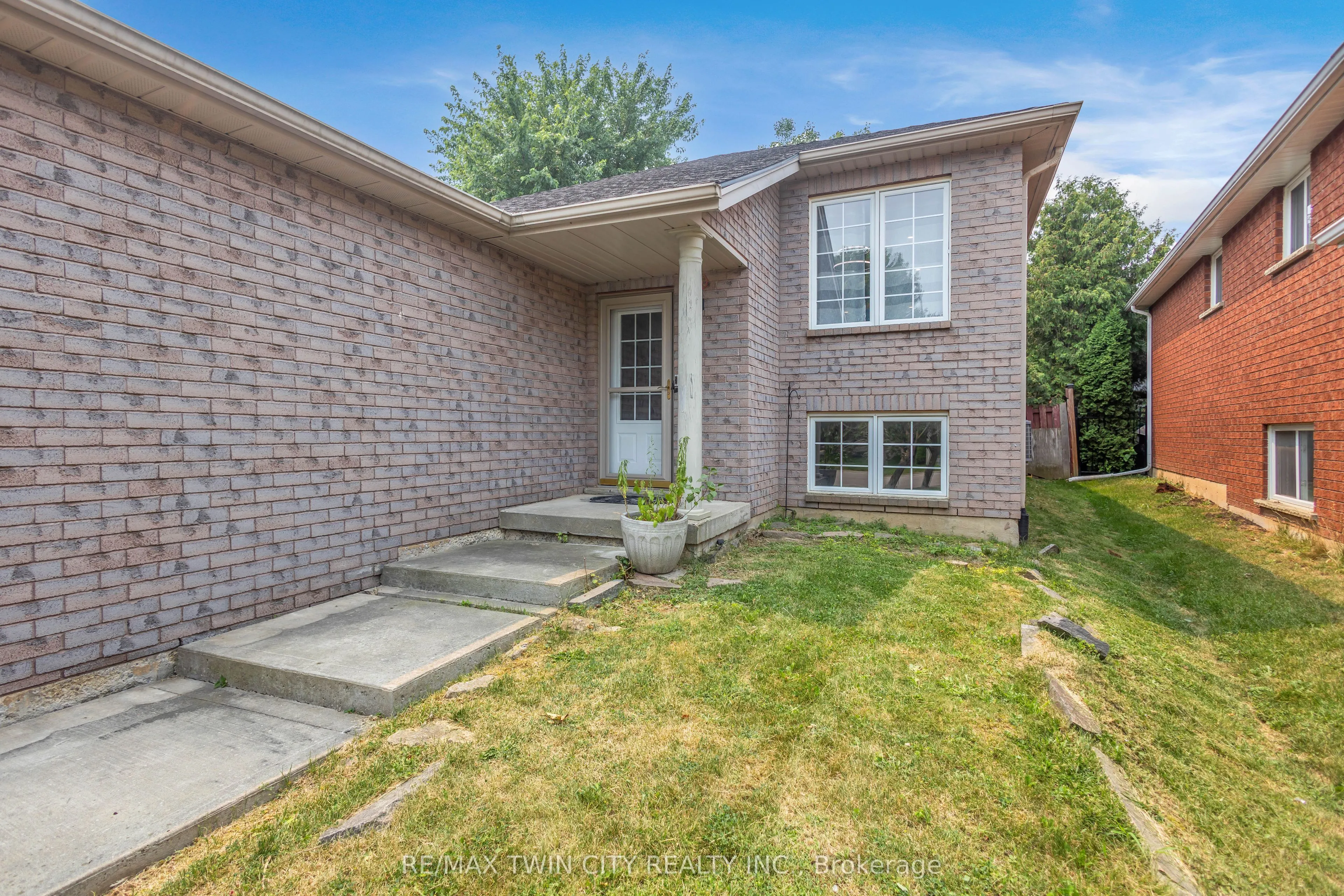 4 Dowden Avenue