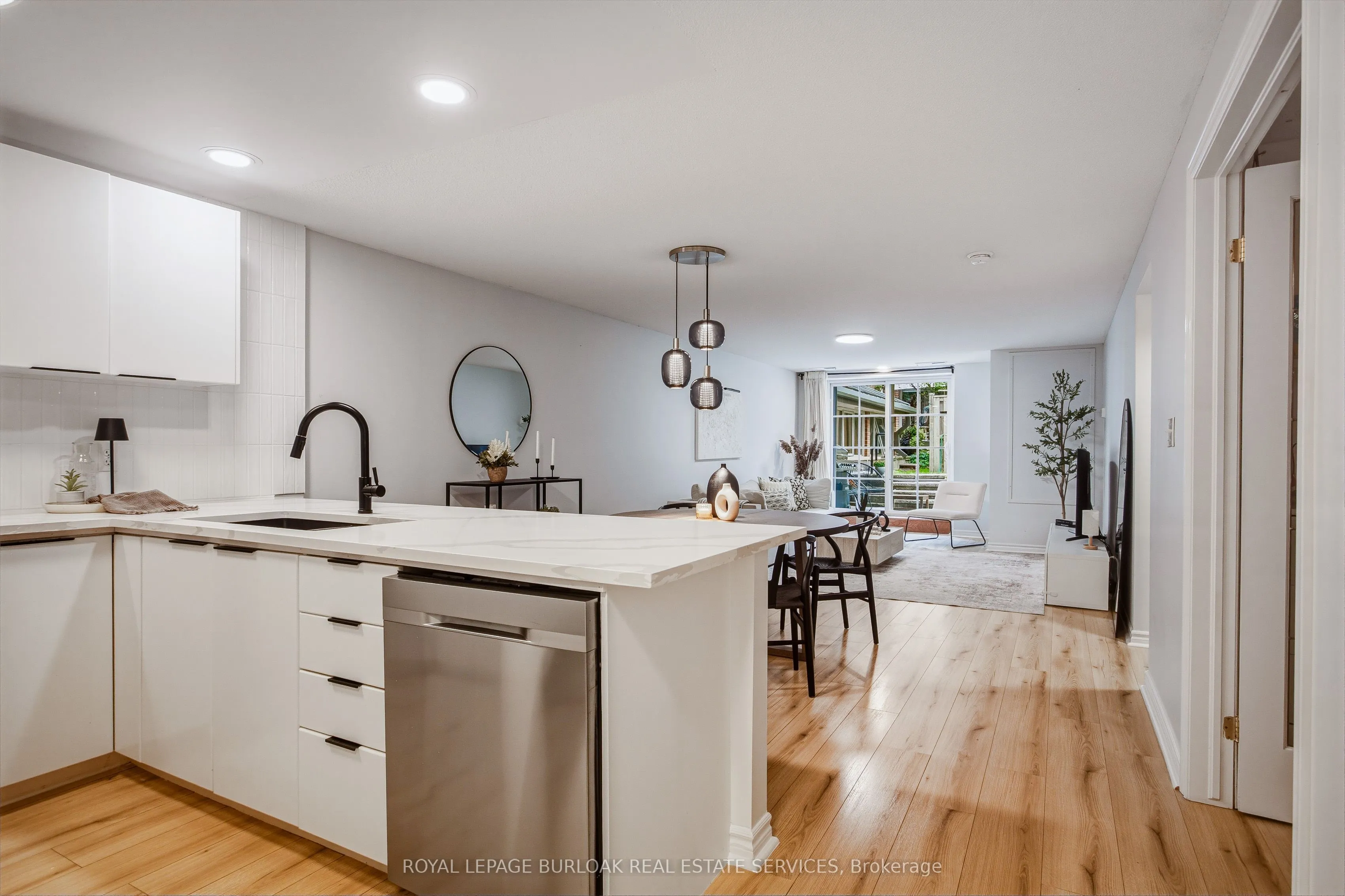 262 Dundas Street E #111