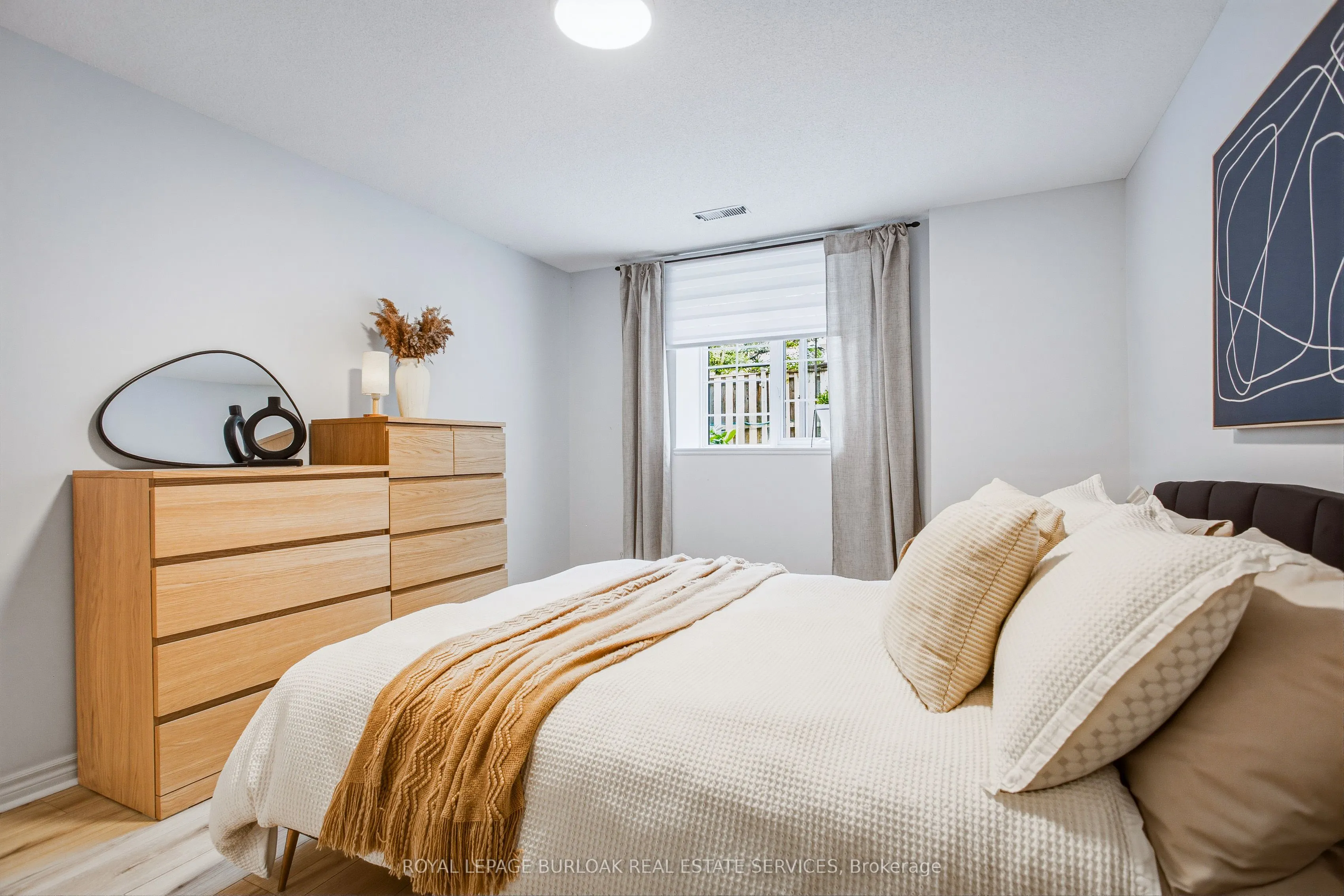 262 Dundas Street E #111