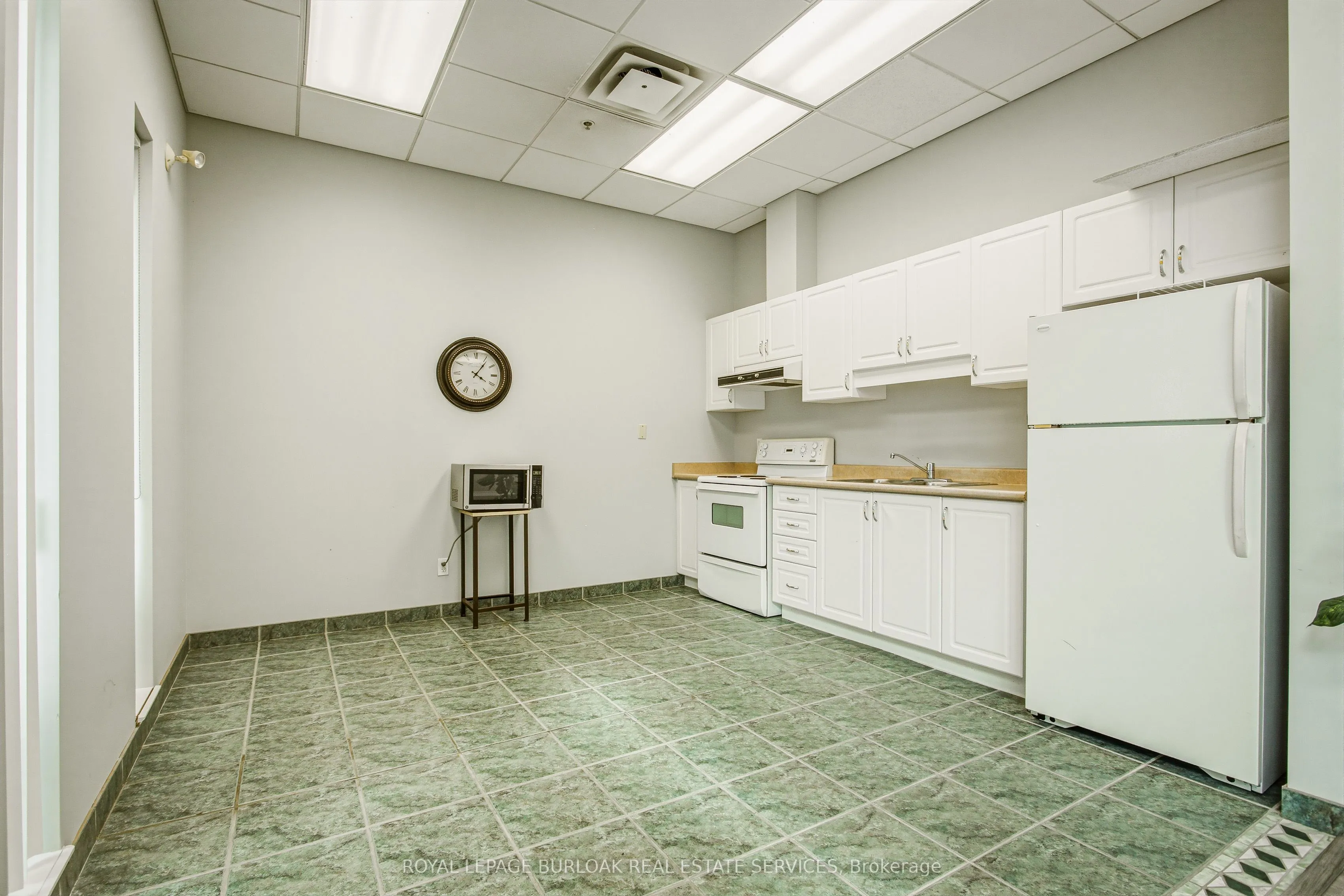 262 Dundas Street E #111