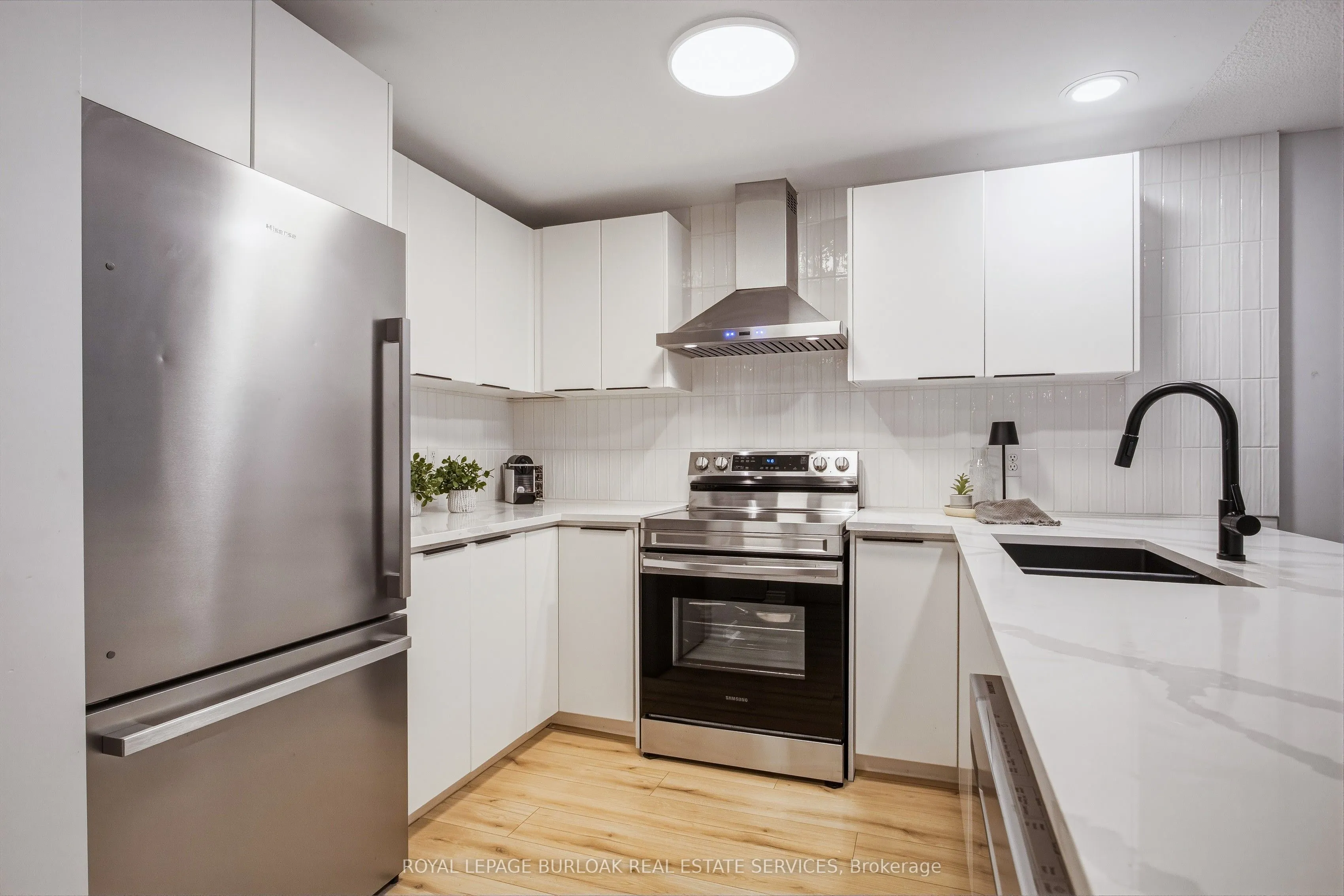 262 Dundas Street E #111