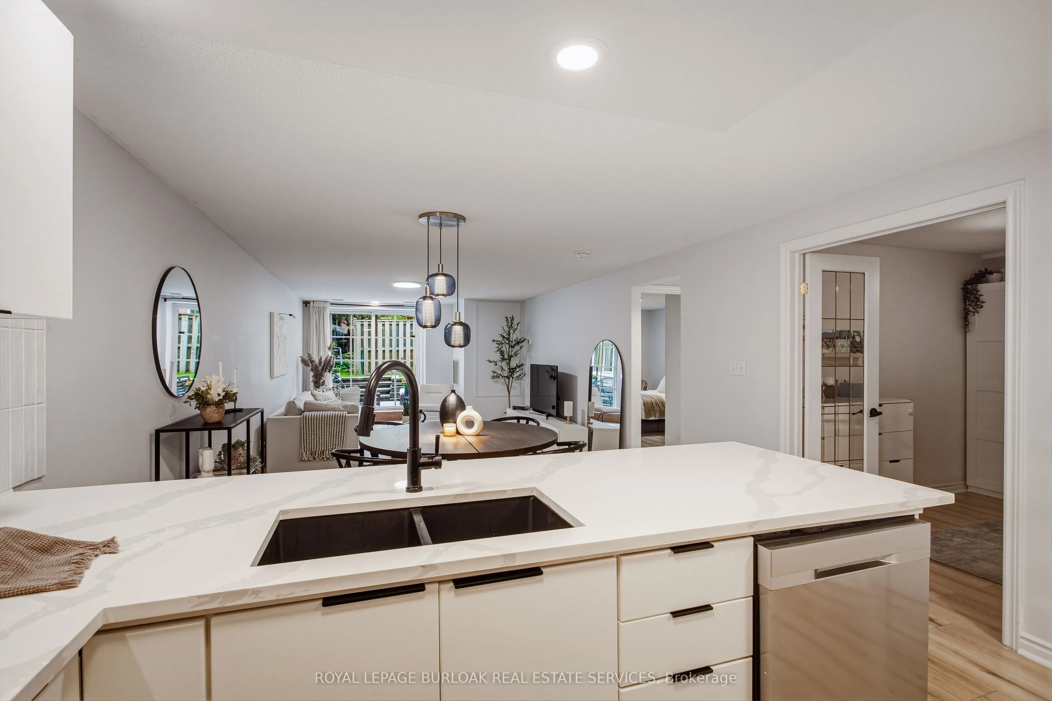 262 Dundas Street E #111