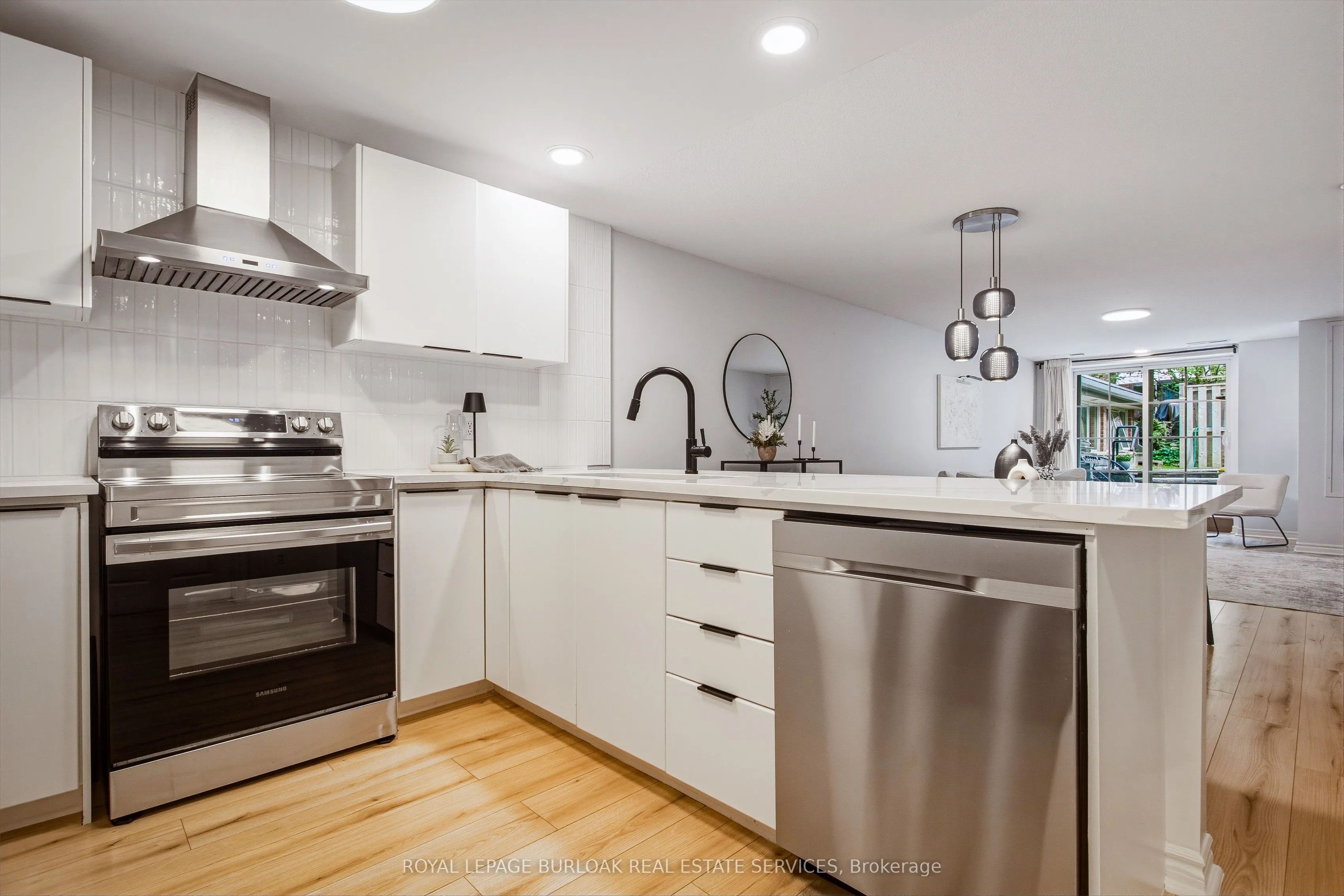 262 Dundas Street E #111