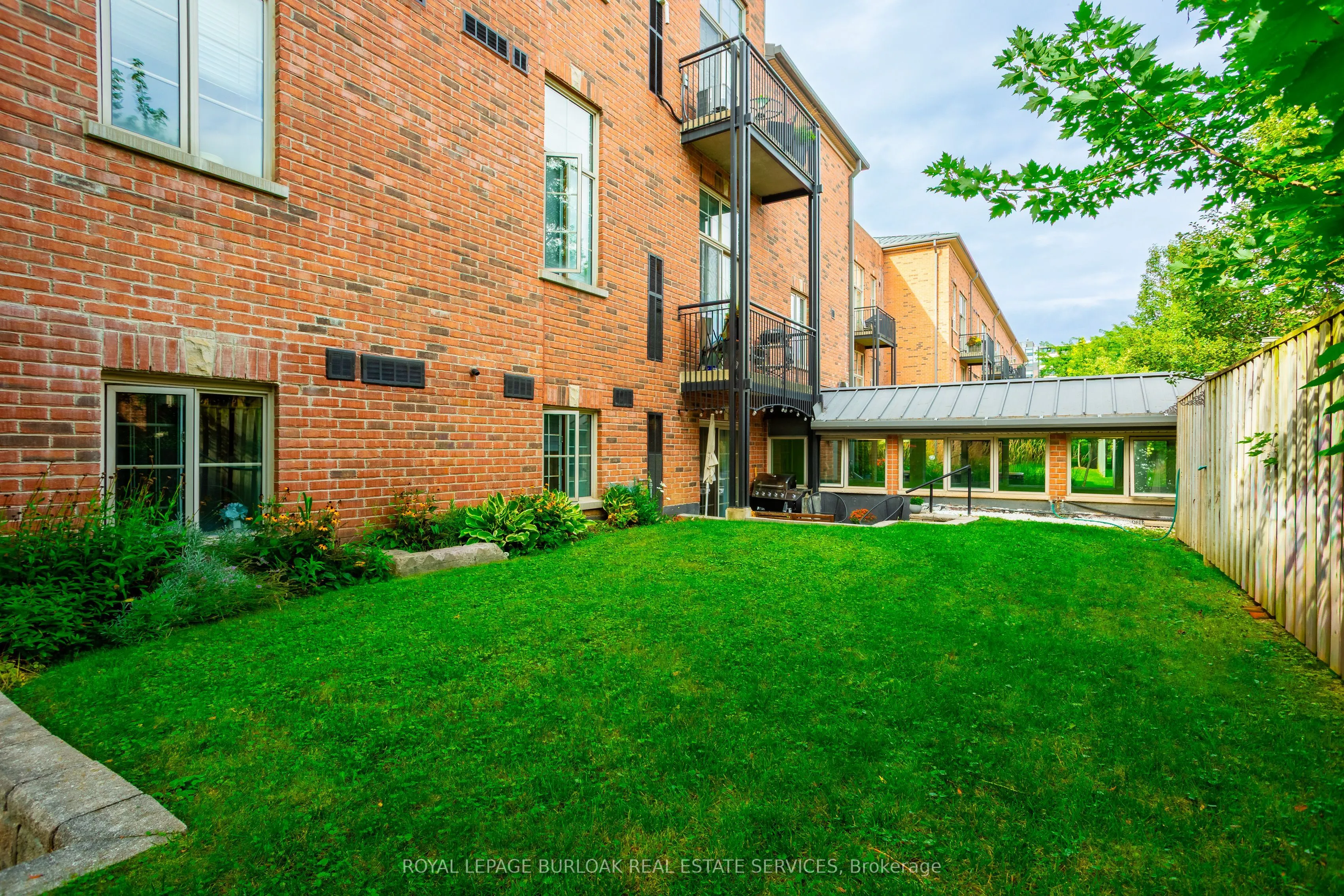 262 Dundas Street E #111