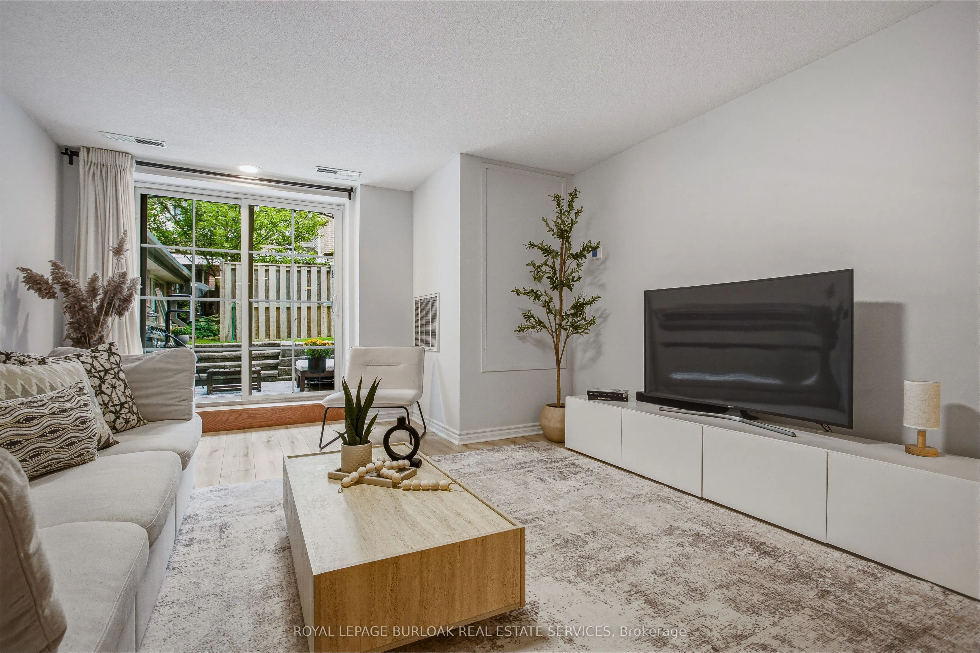 262 Dundas Street E #111