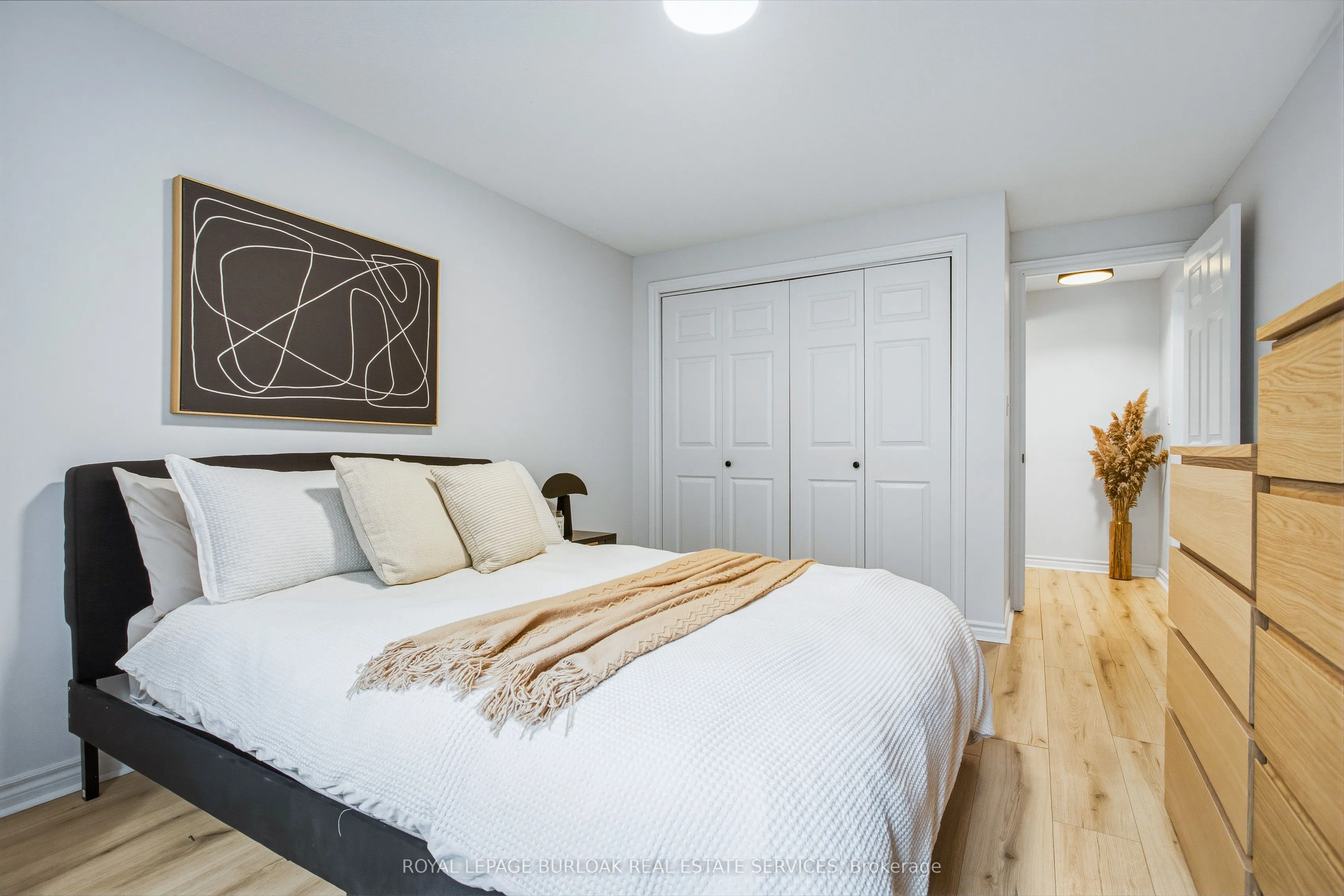 262 Dundas Street E #111