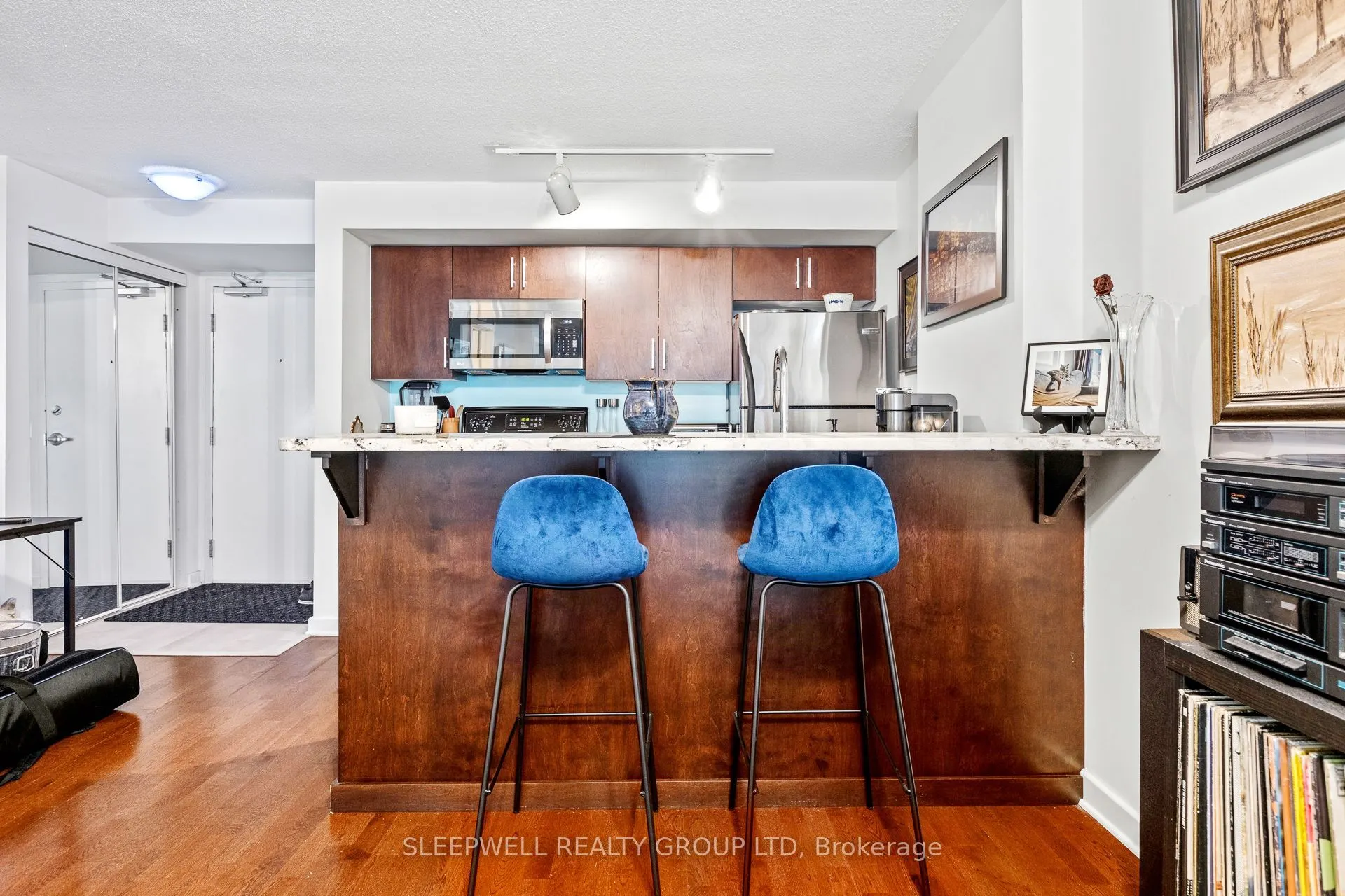 138 Somerset Street W #304