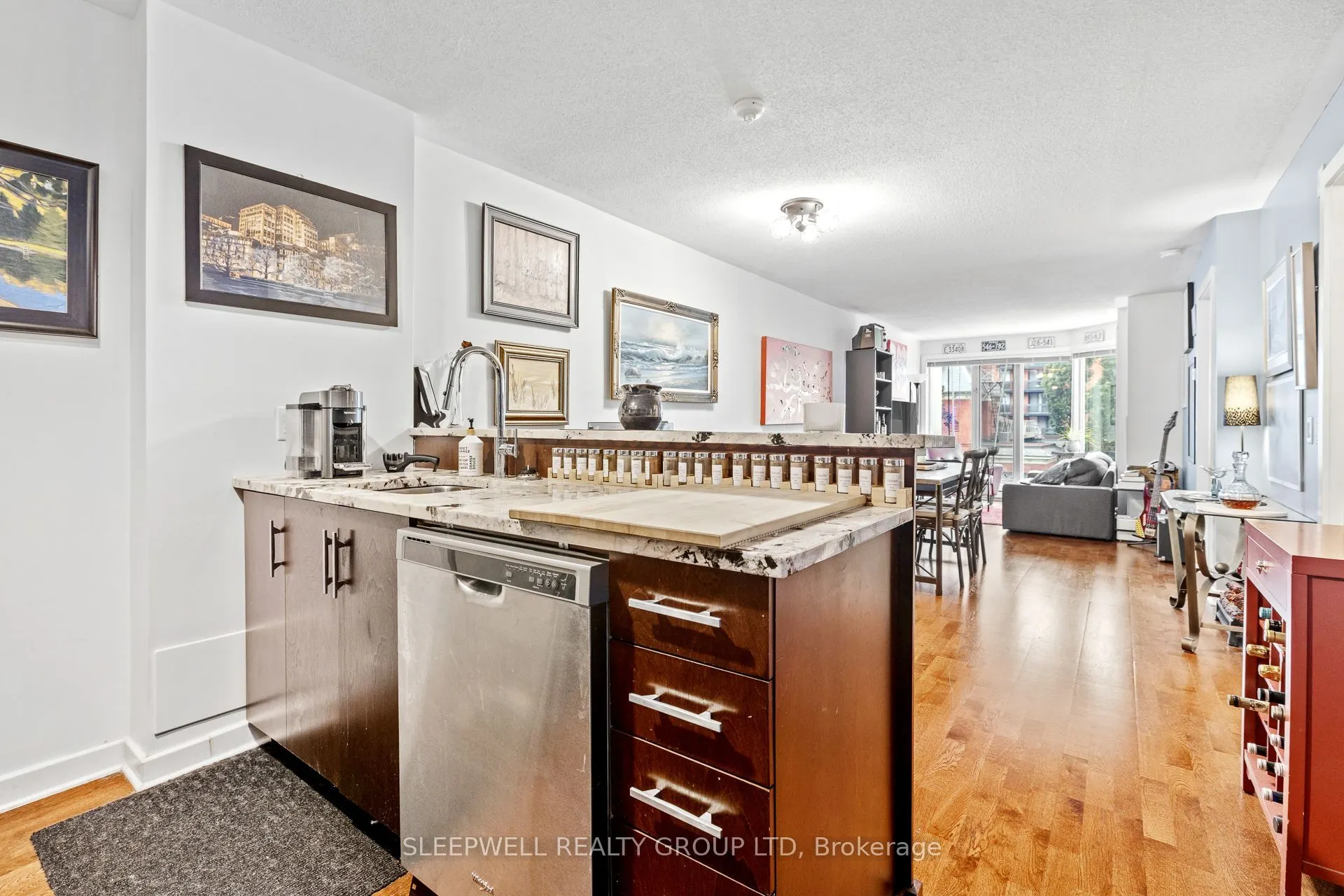 138 Somerset Street W #304