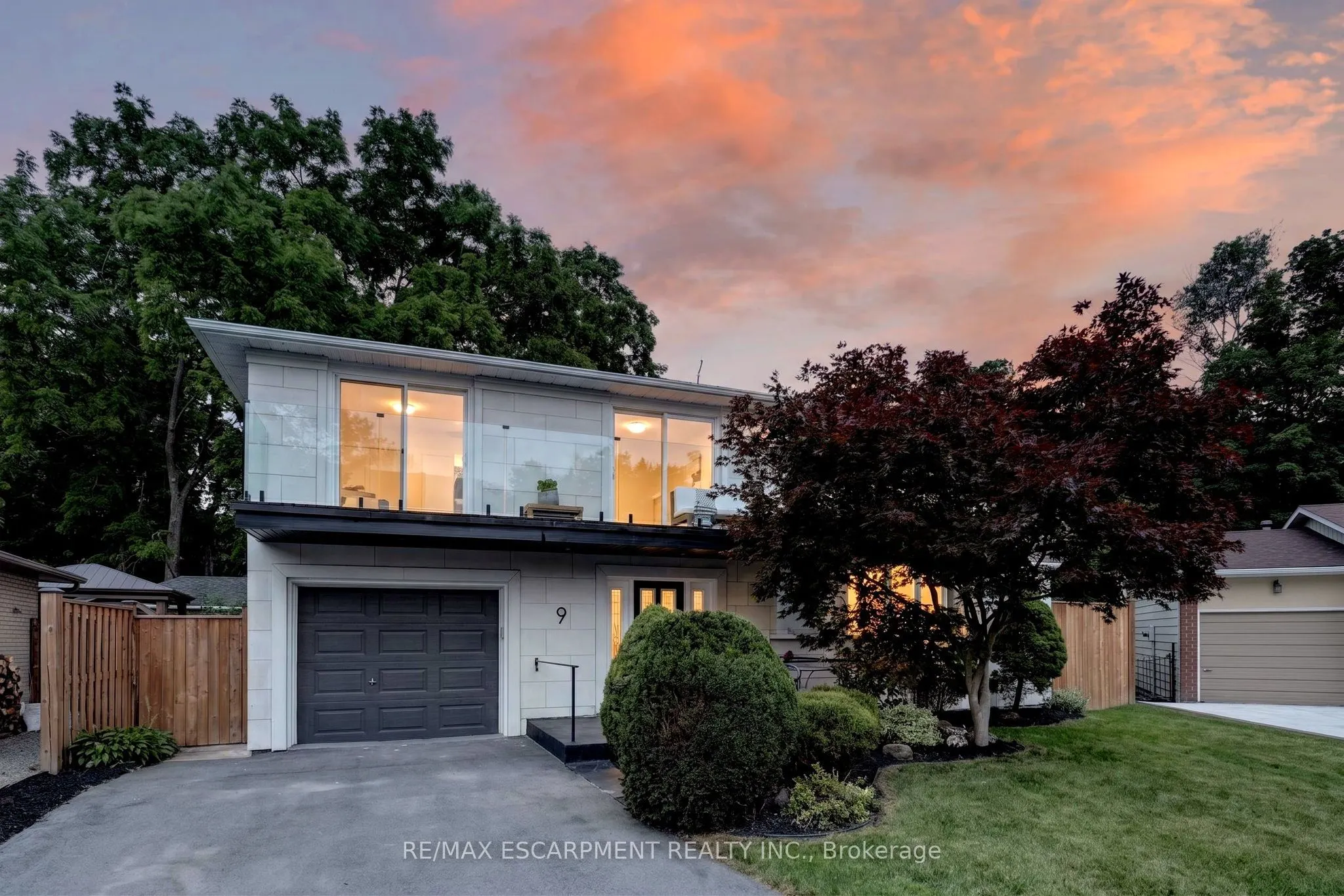 9 Leslie Drive
