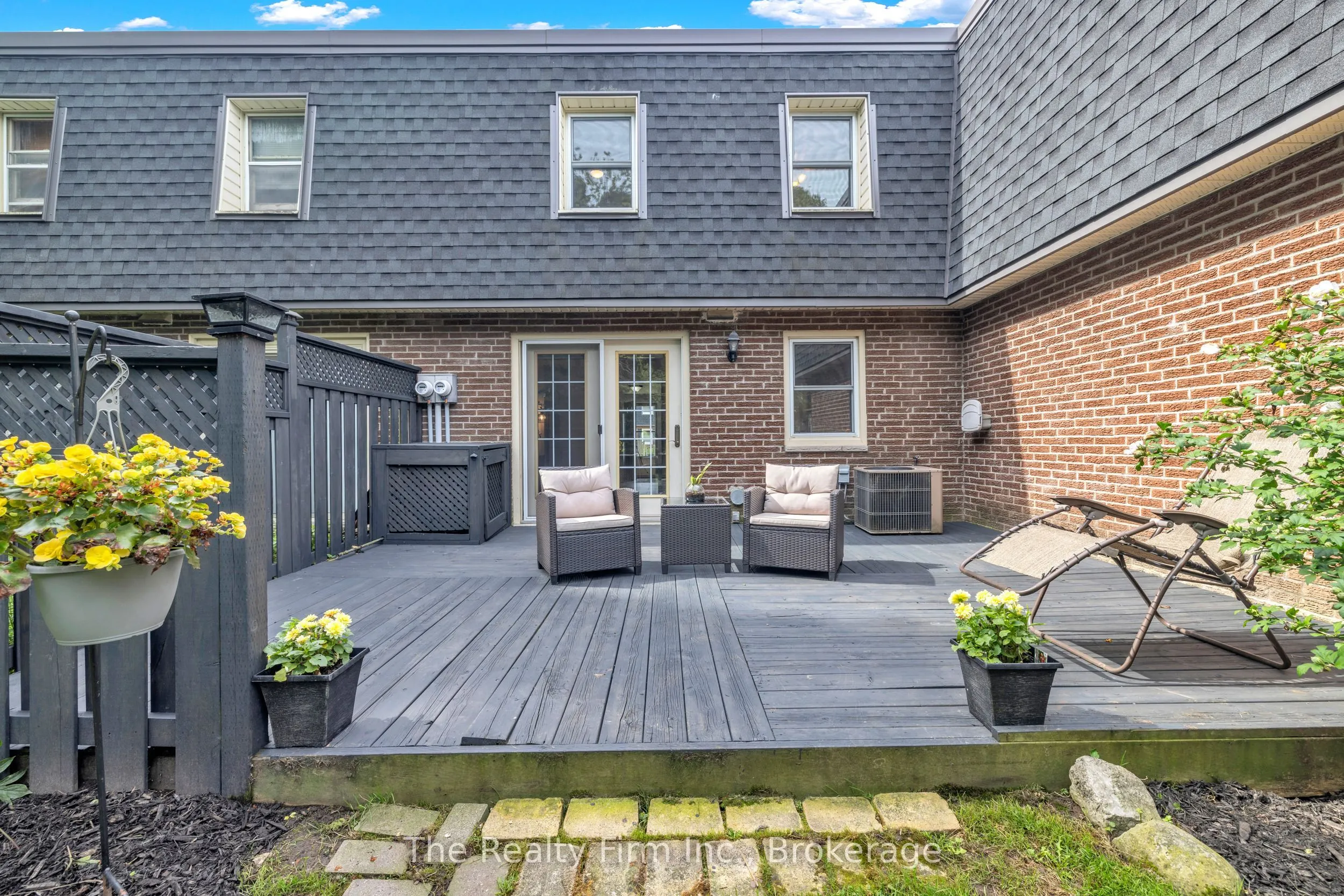 598 Durham Crescent #12