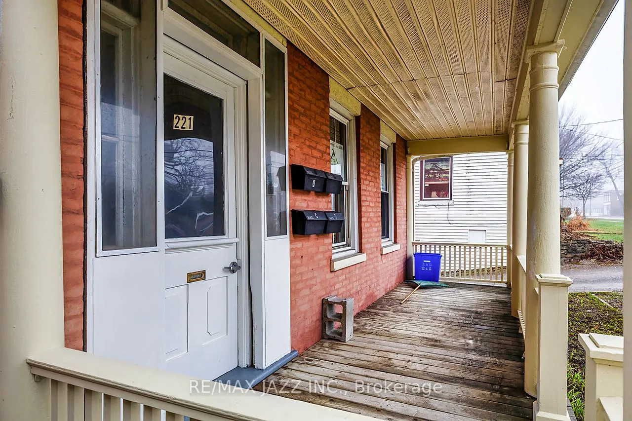 221 Walton Street