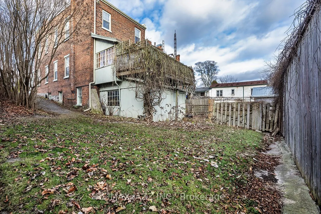 221 Walton Street