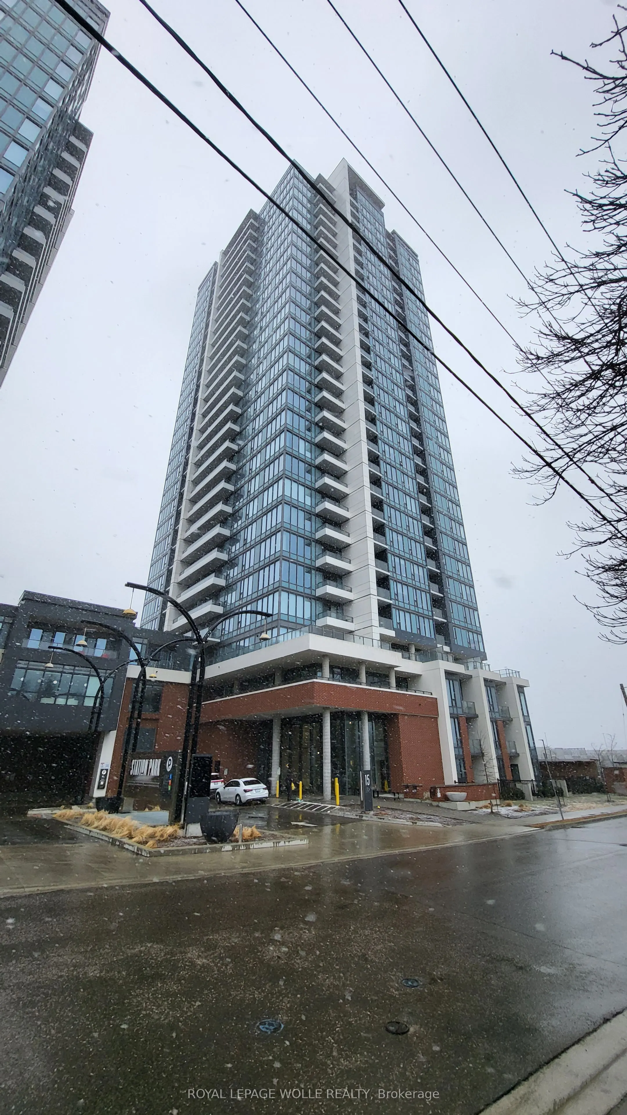 15 Wellington Street S #304