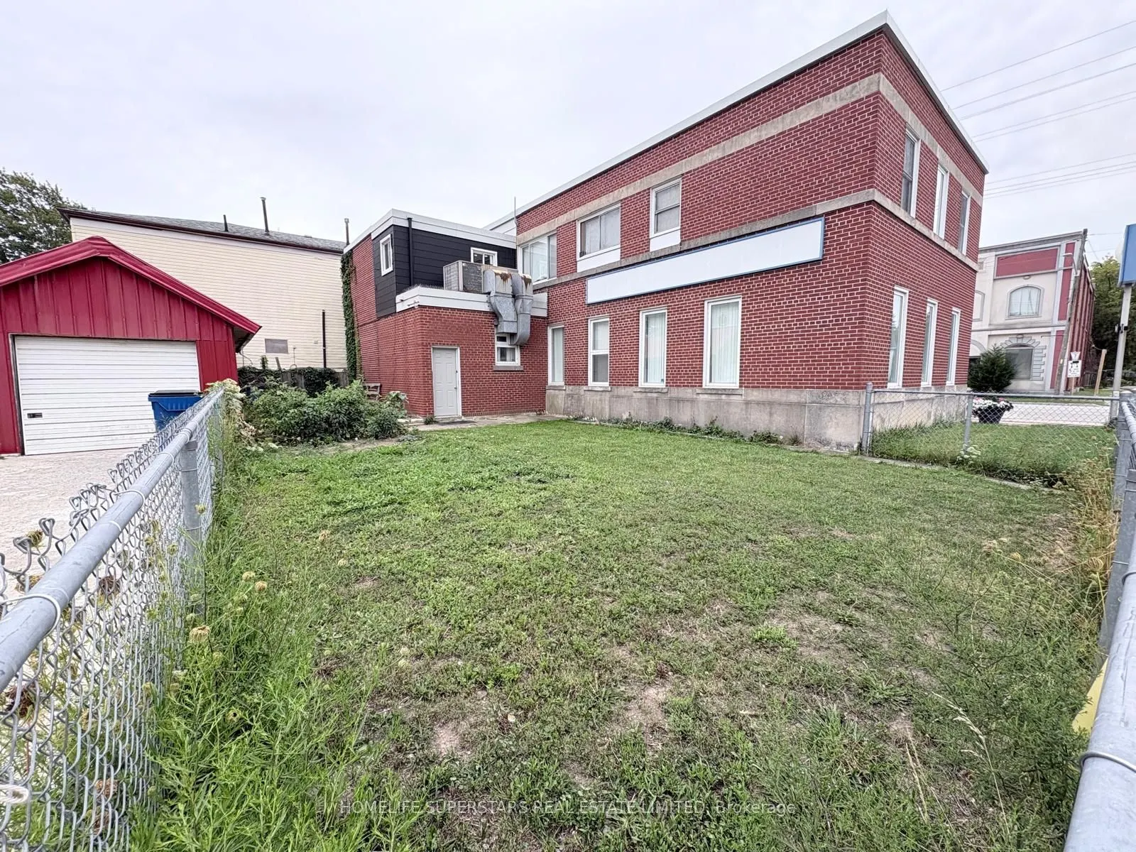 2 Erie Street S