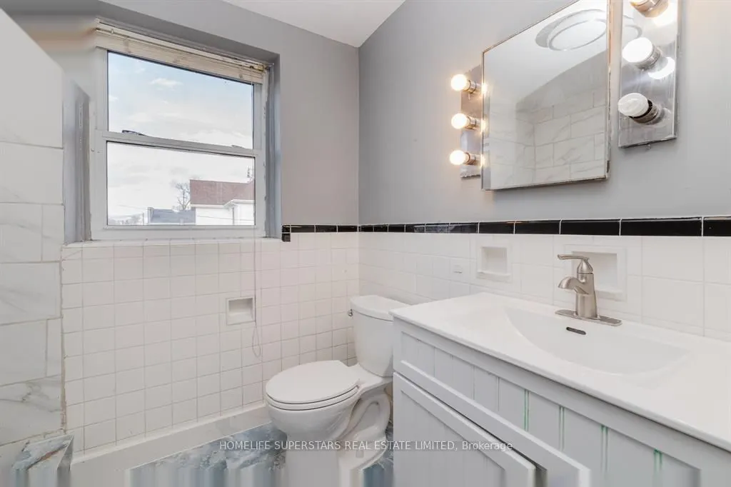 2 Erie Street S