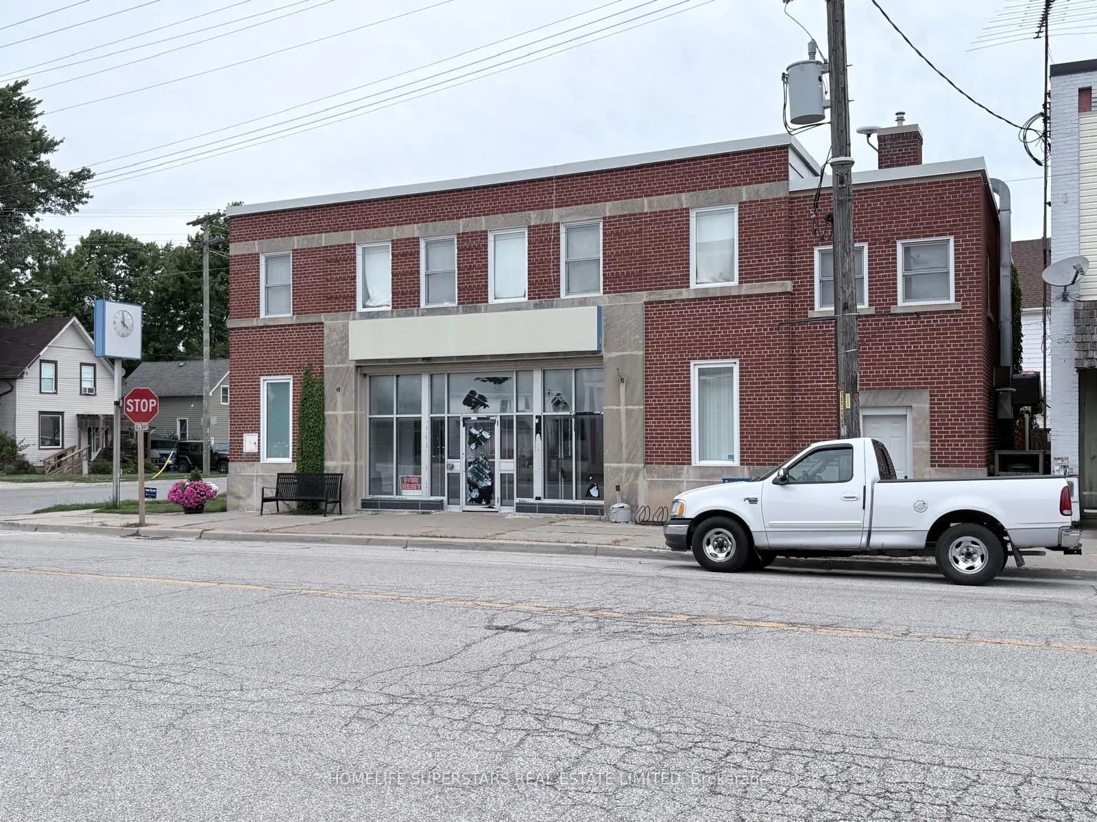 2 Erie Street S