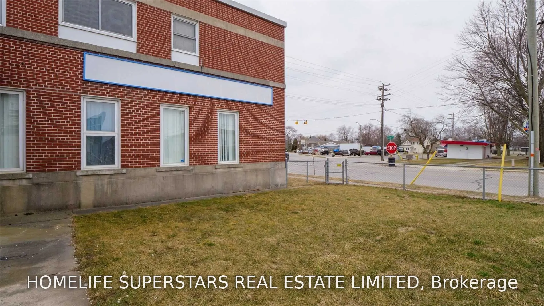 2 Erie Street S