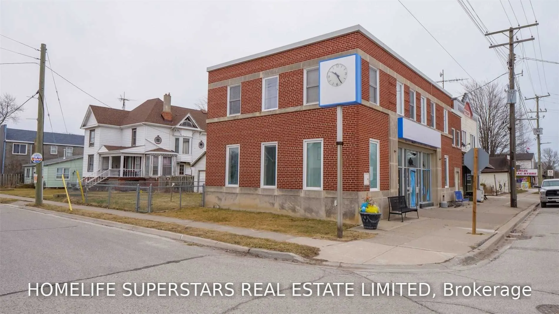 2 Erie Street S