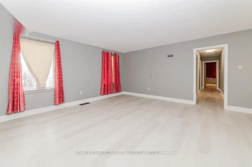 2 Erie Street S