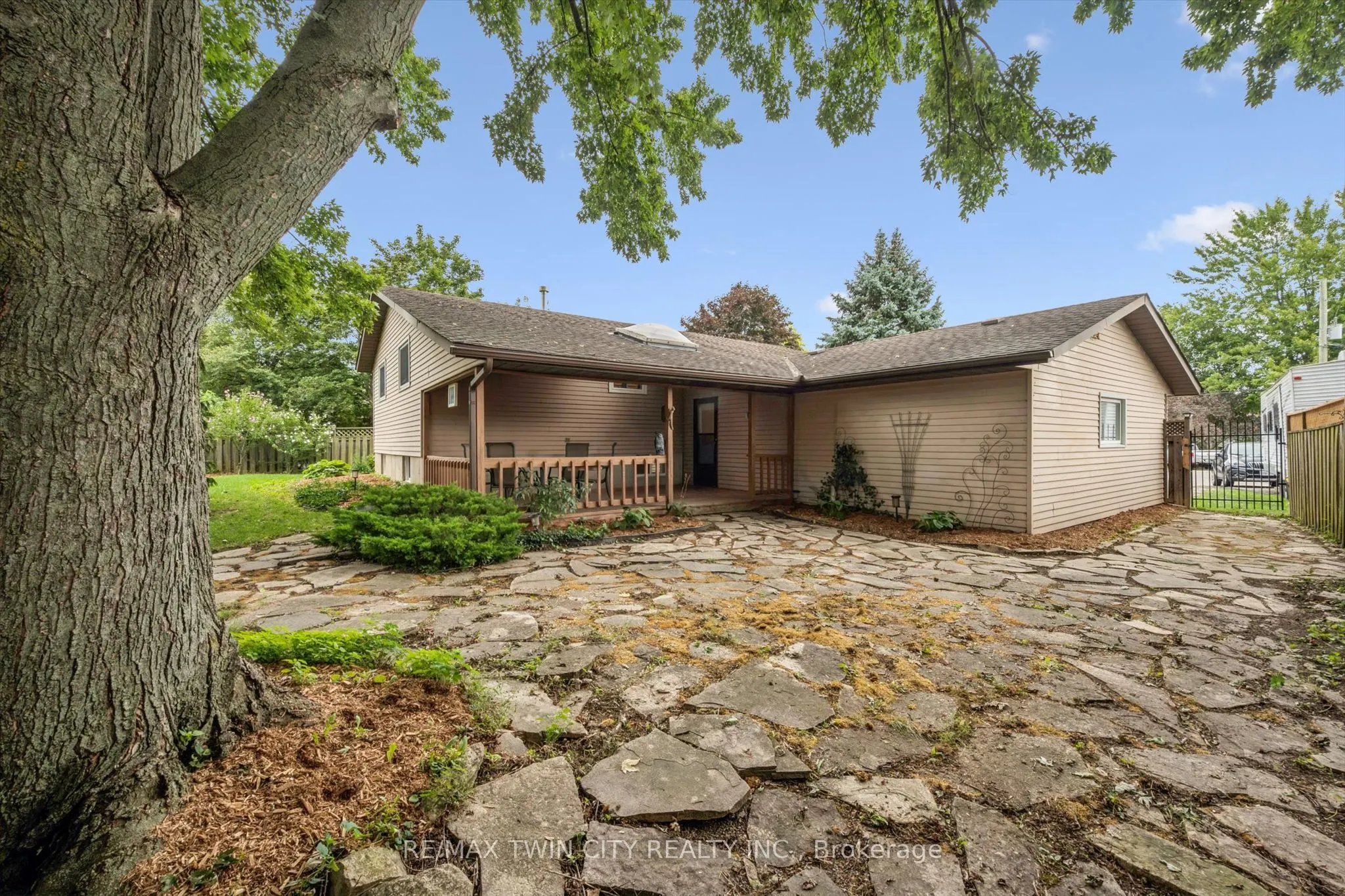 33 Maccoll Place