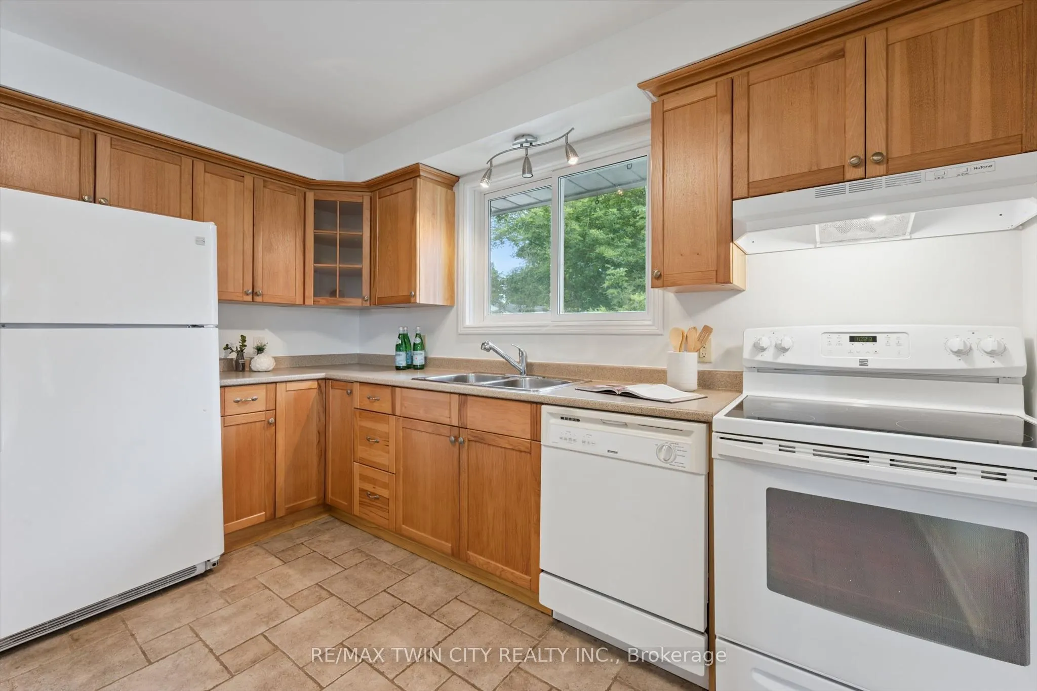 33 Maccoll Place