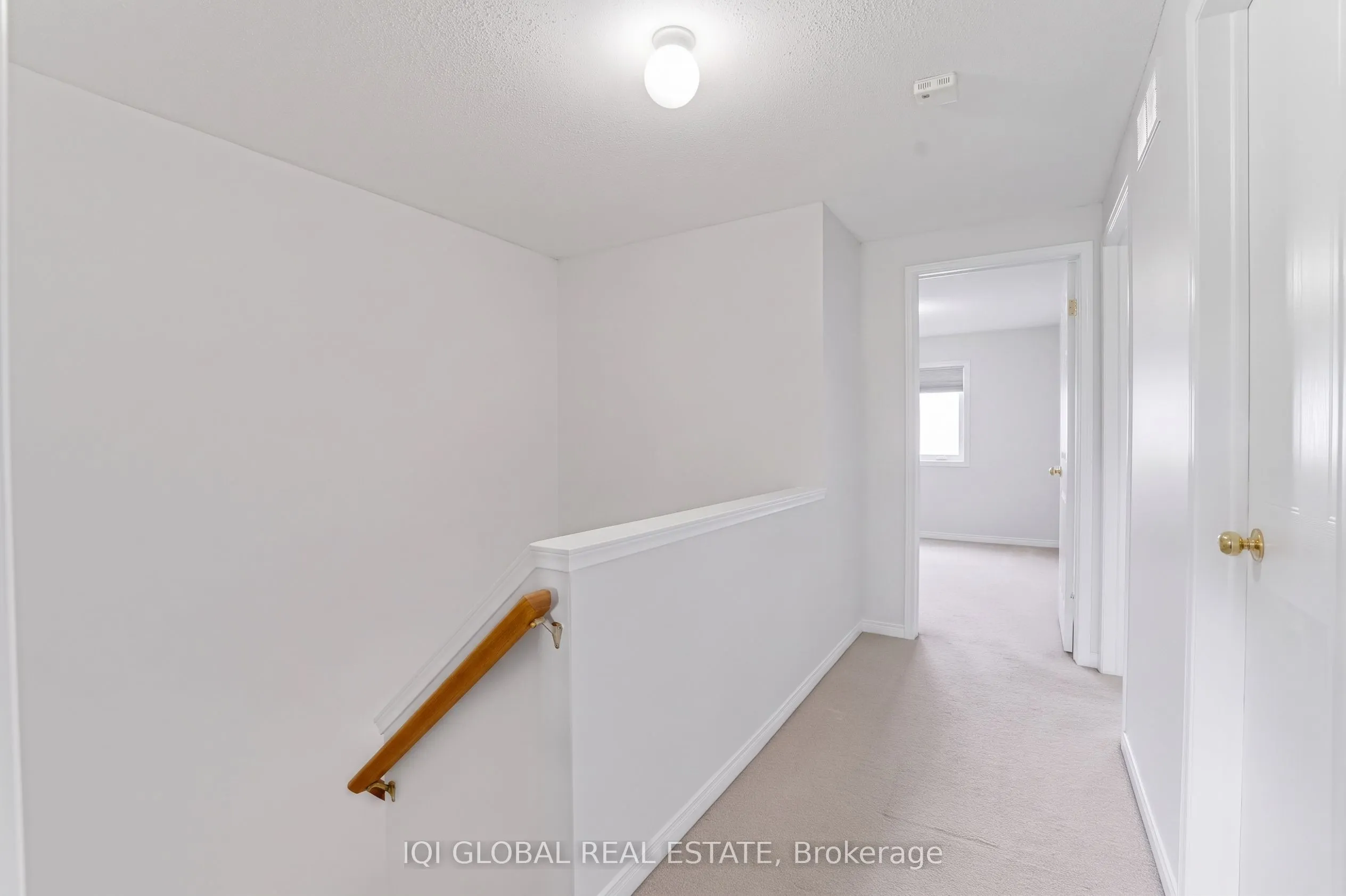 94 Foxglove Crescent N