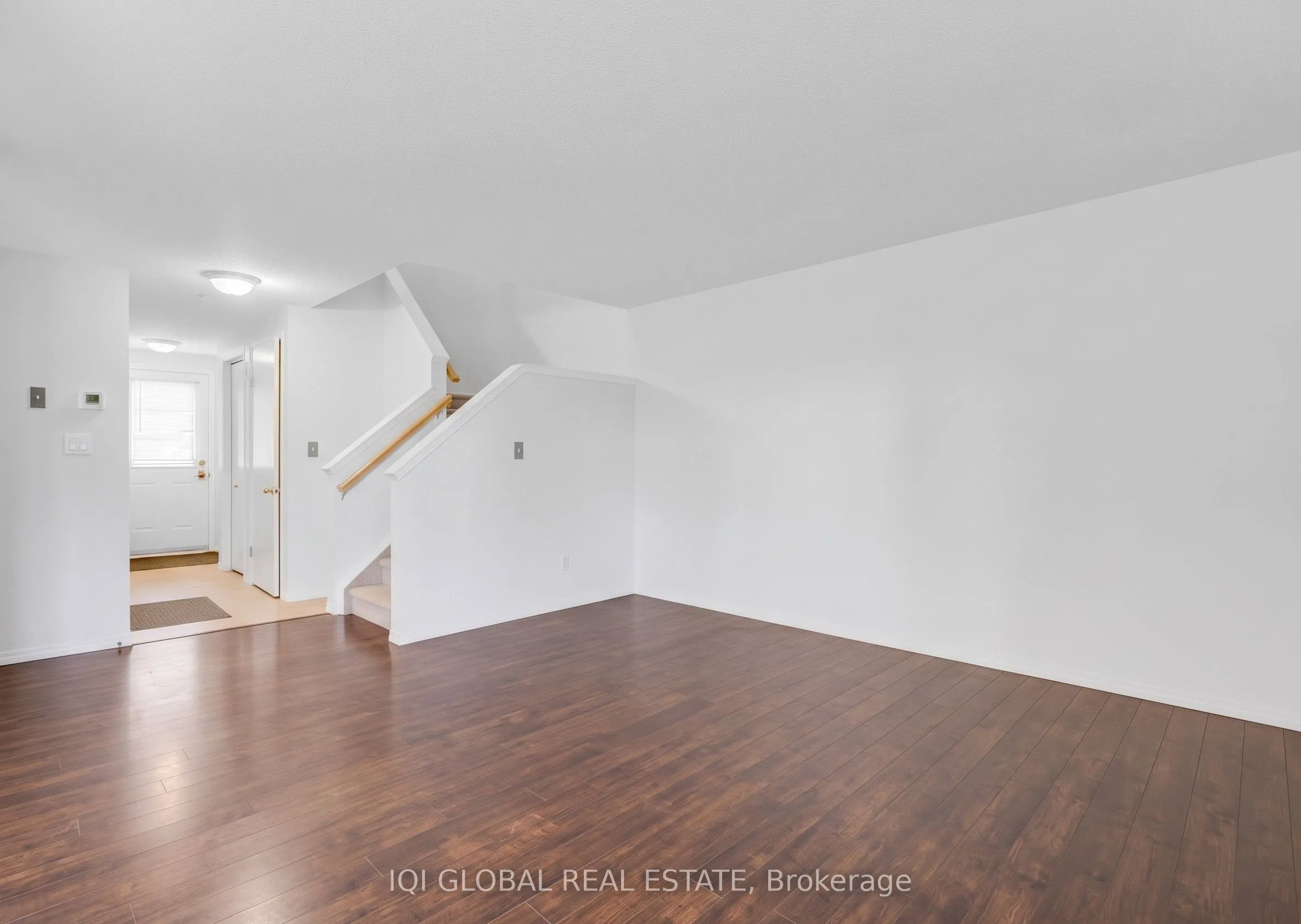 94 Foxglove Crescent N