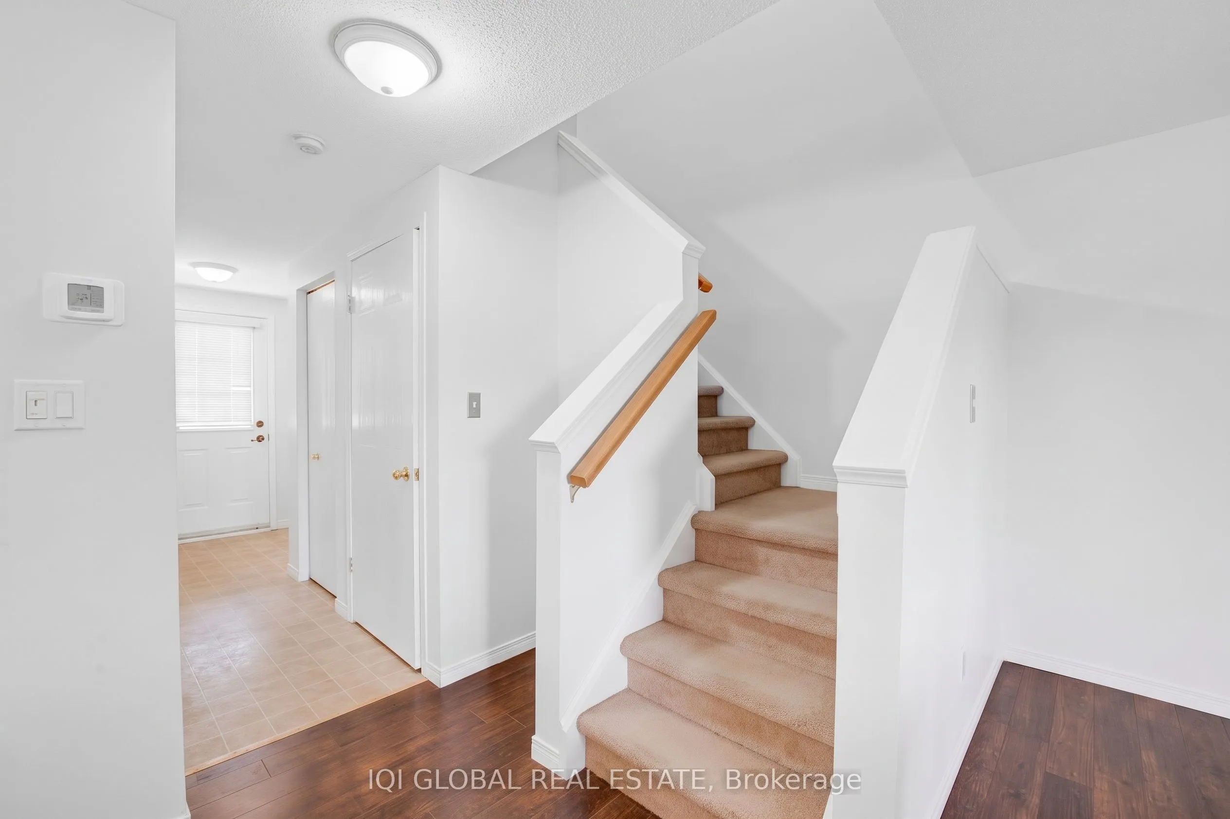 94 Foxglove Crescent N