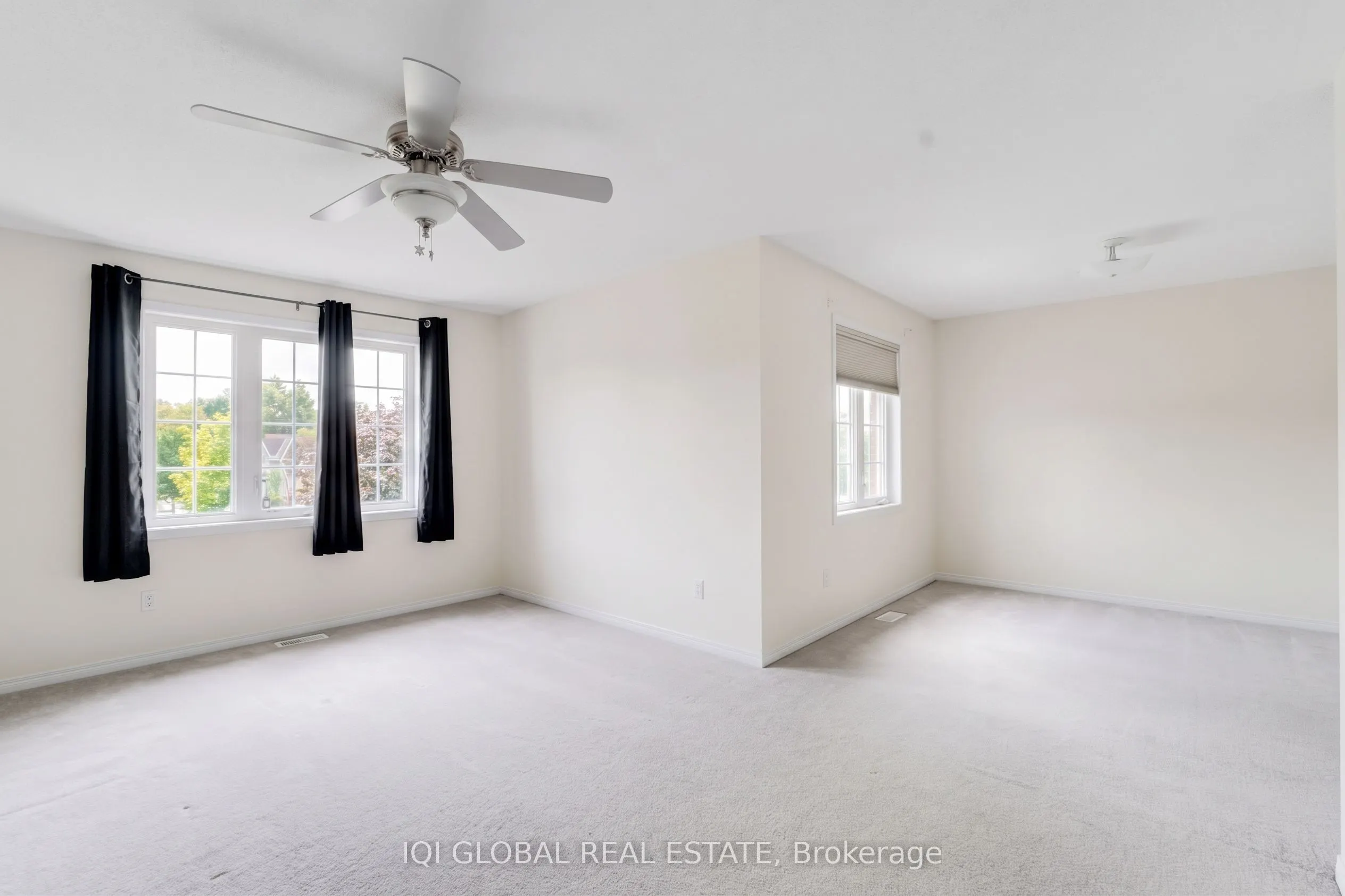 94 Foxglove Crescent N