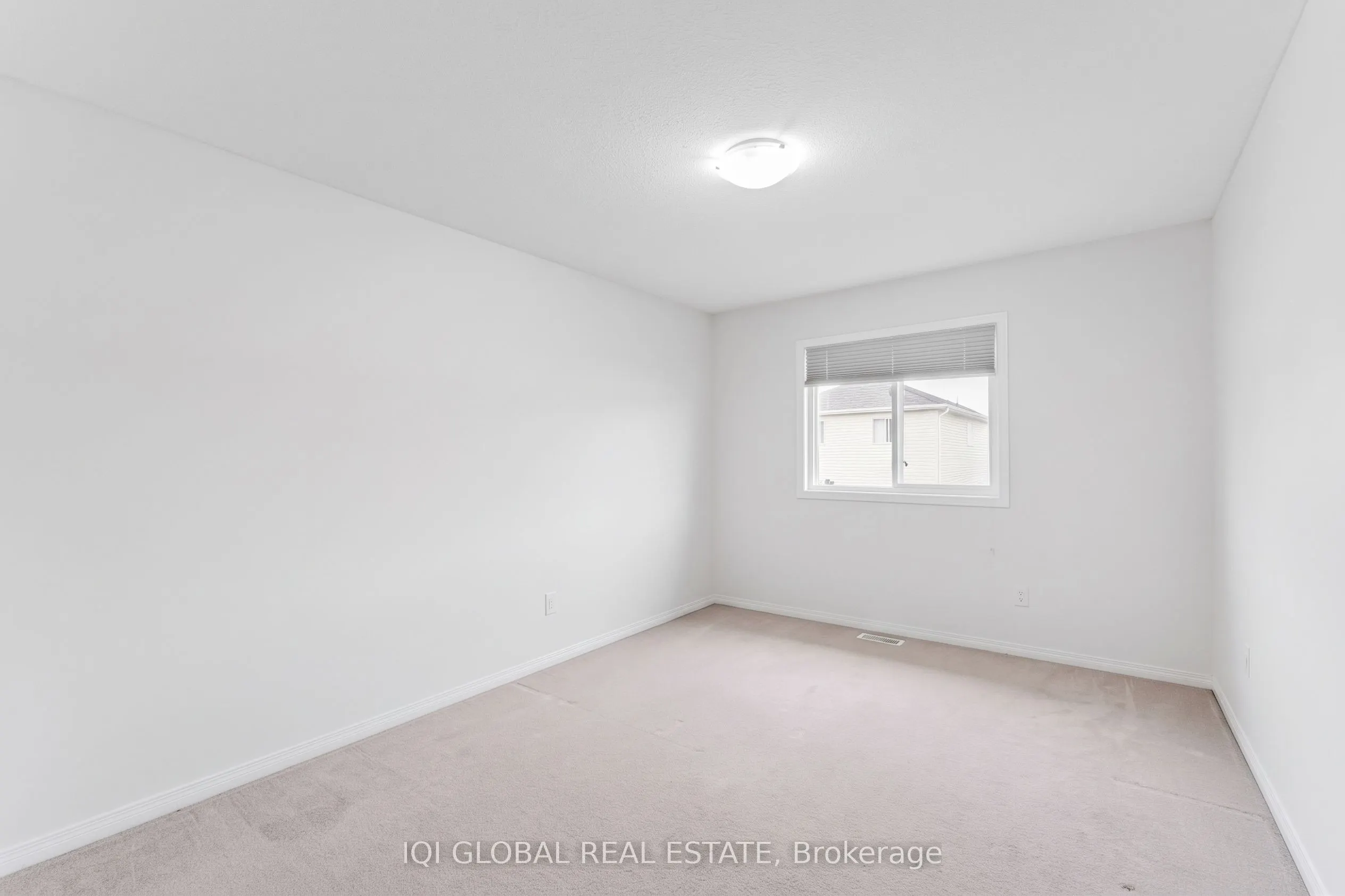 94 Foxglove Crescent N