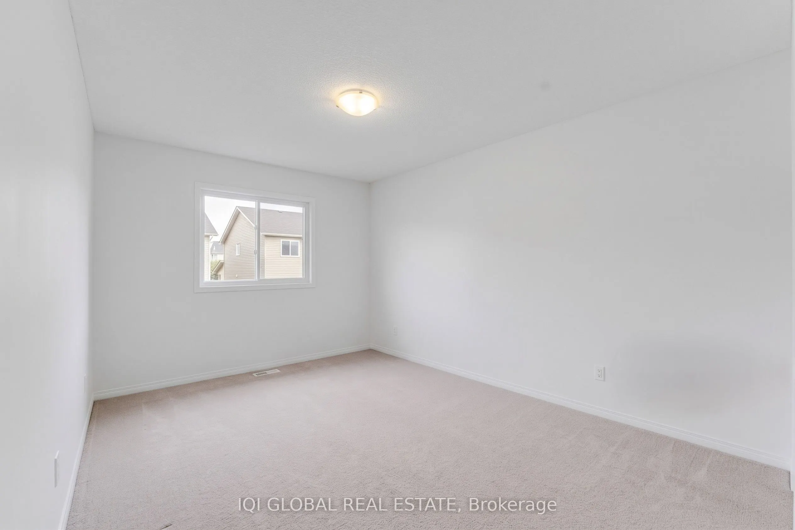 94 Foxglove Crescent N