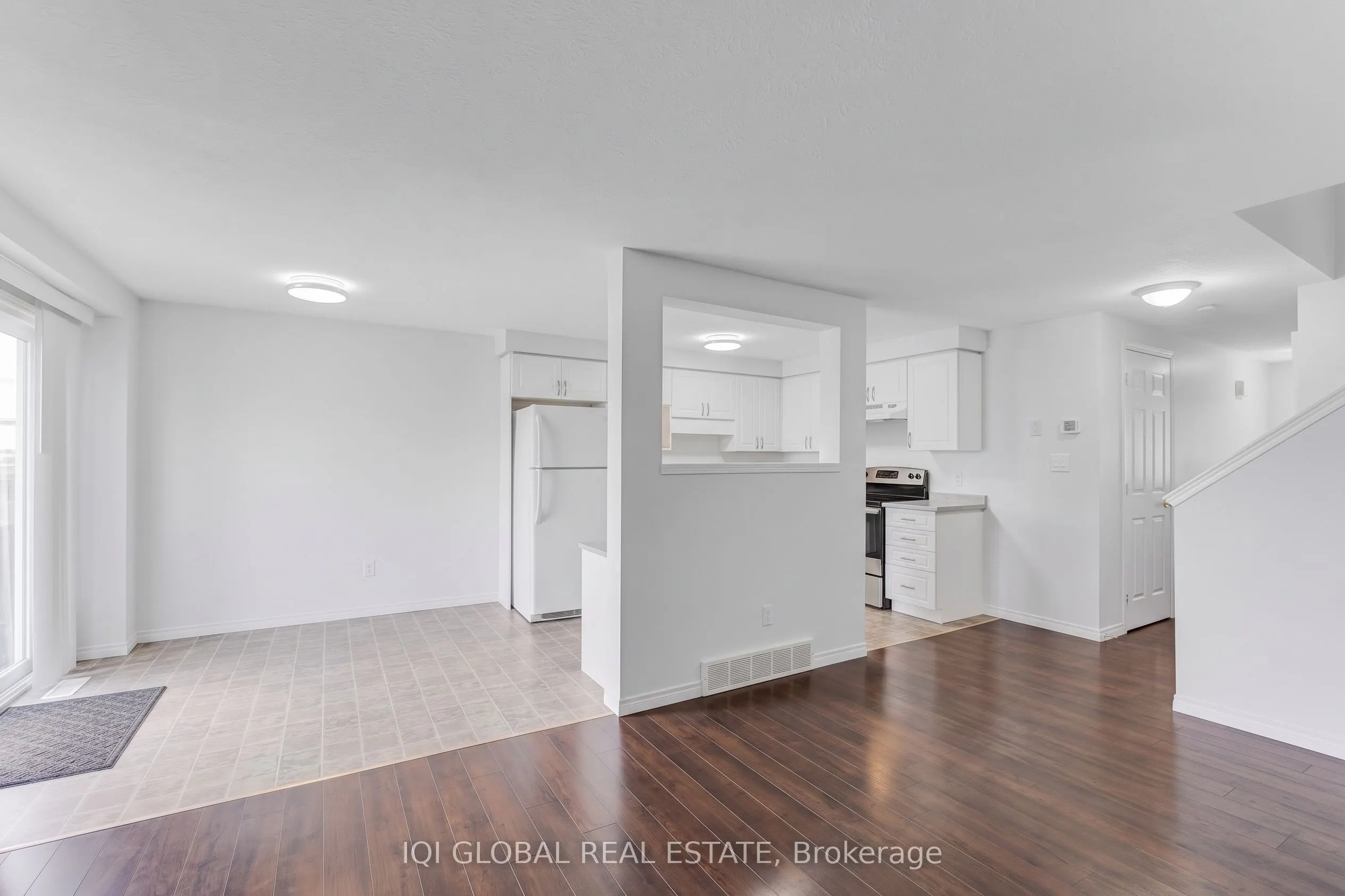 94 Foxglove Crescent N