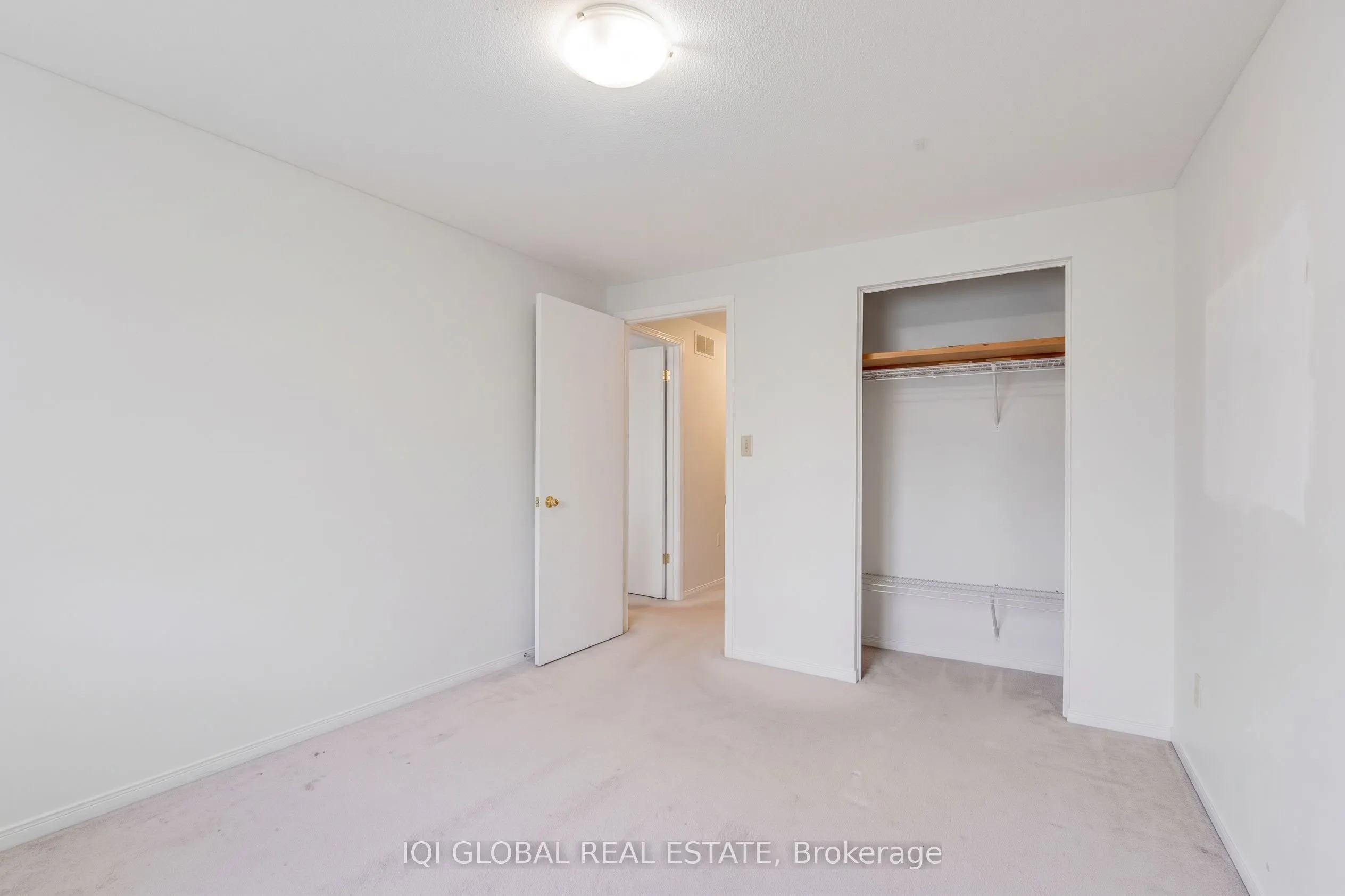 94 Foxglove Crescent N