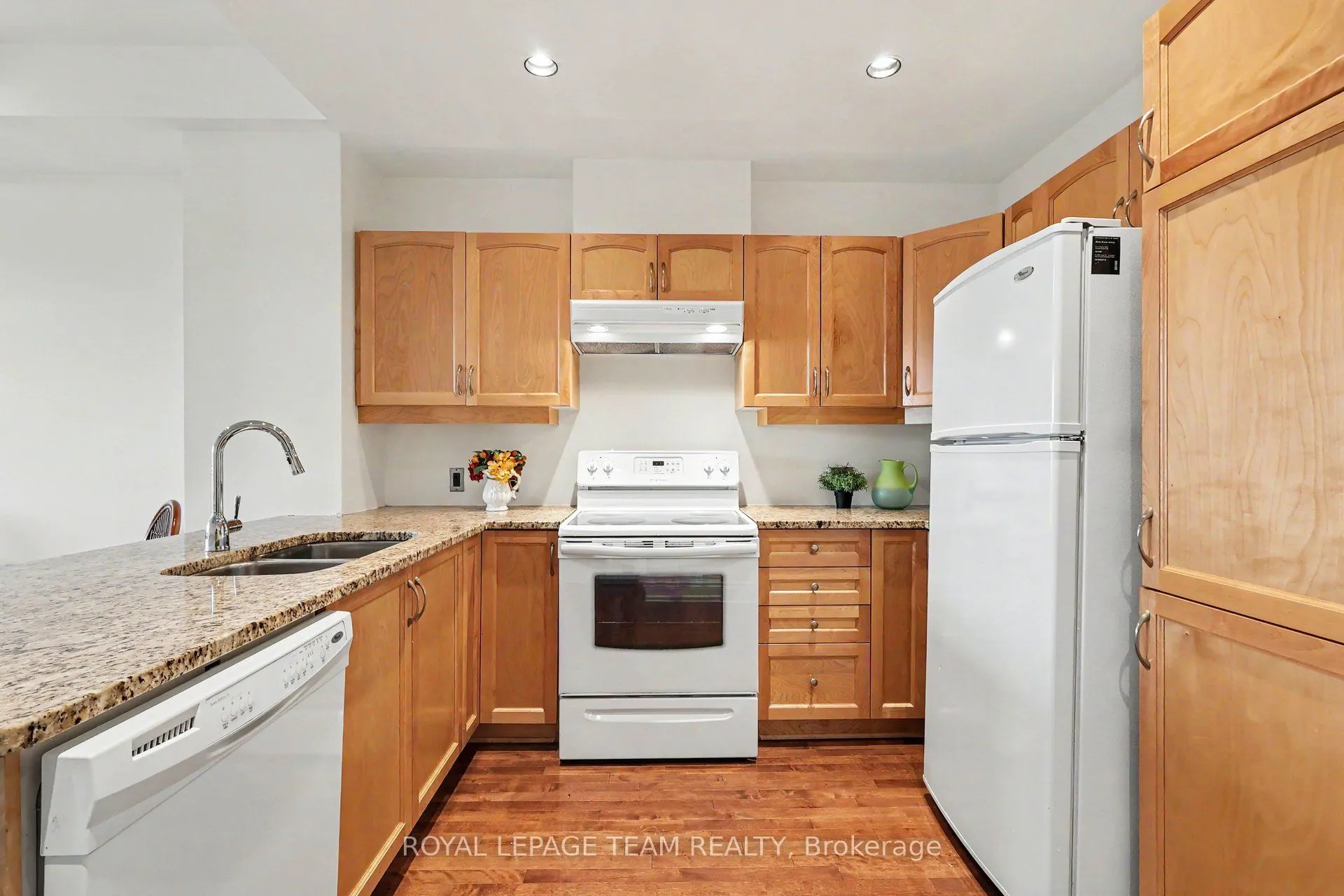 330 Loretta Avenue S #405