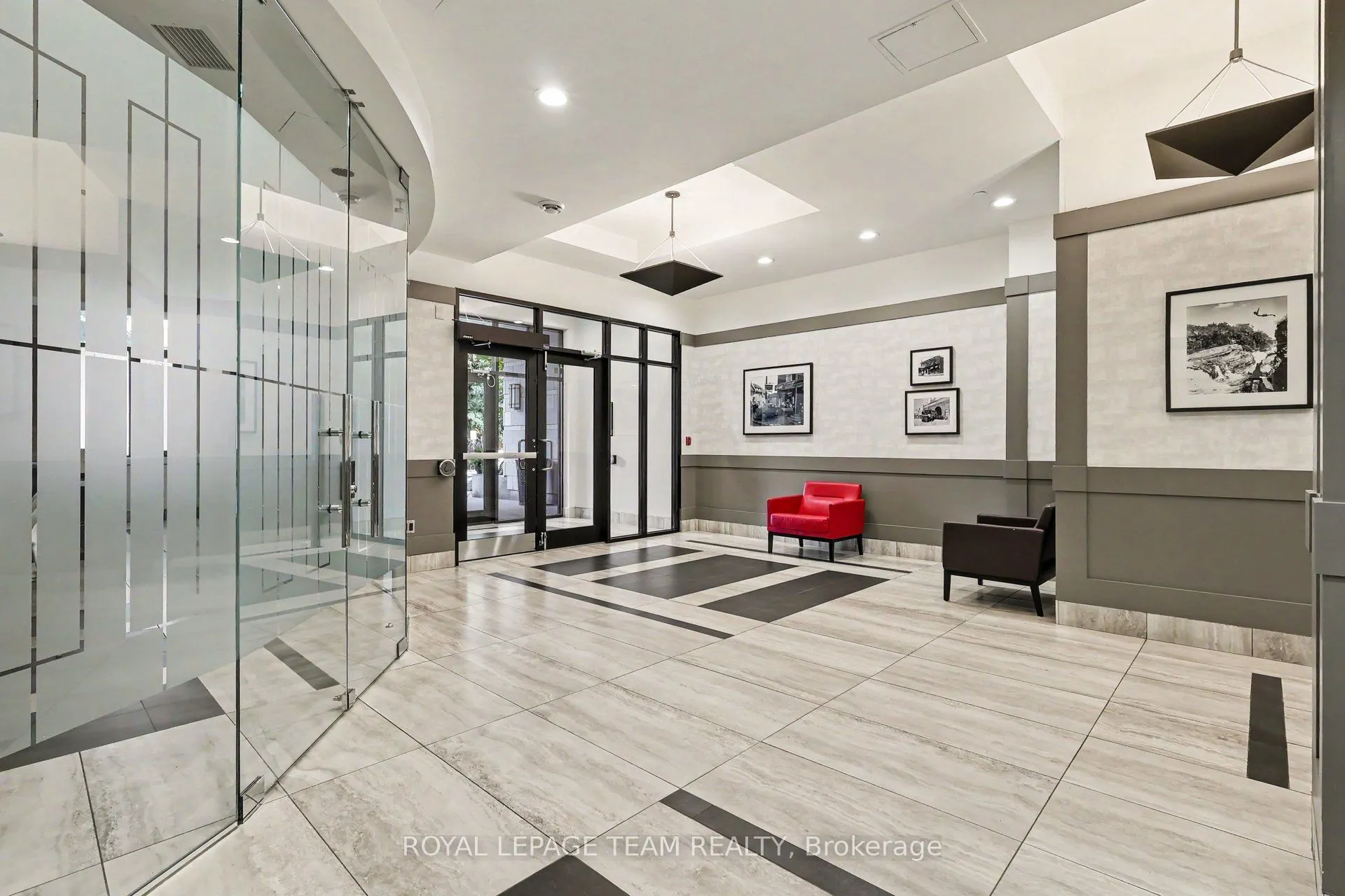 330 Loretta Avenue S #405